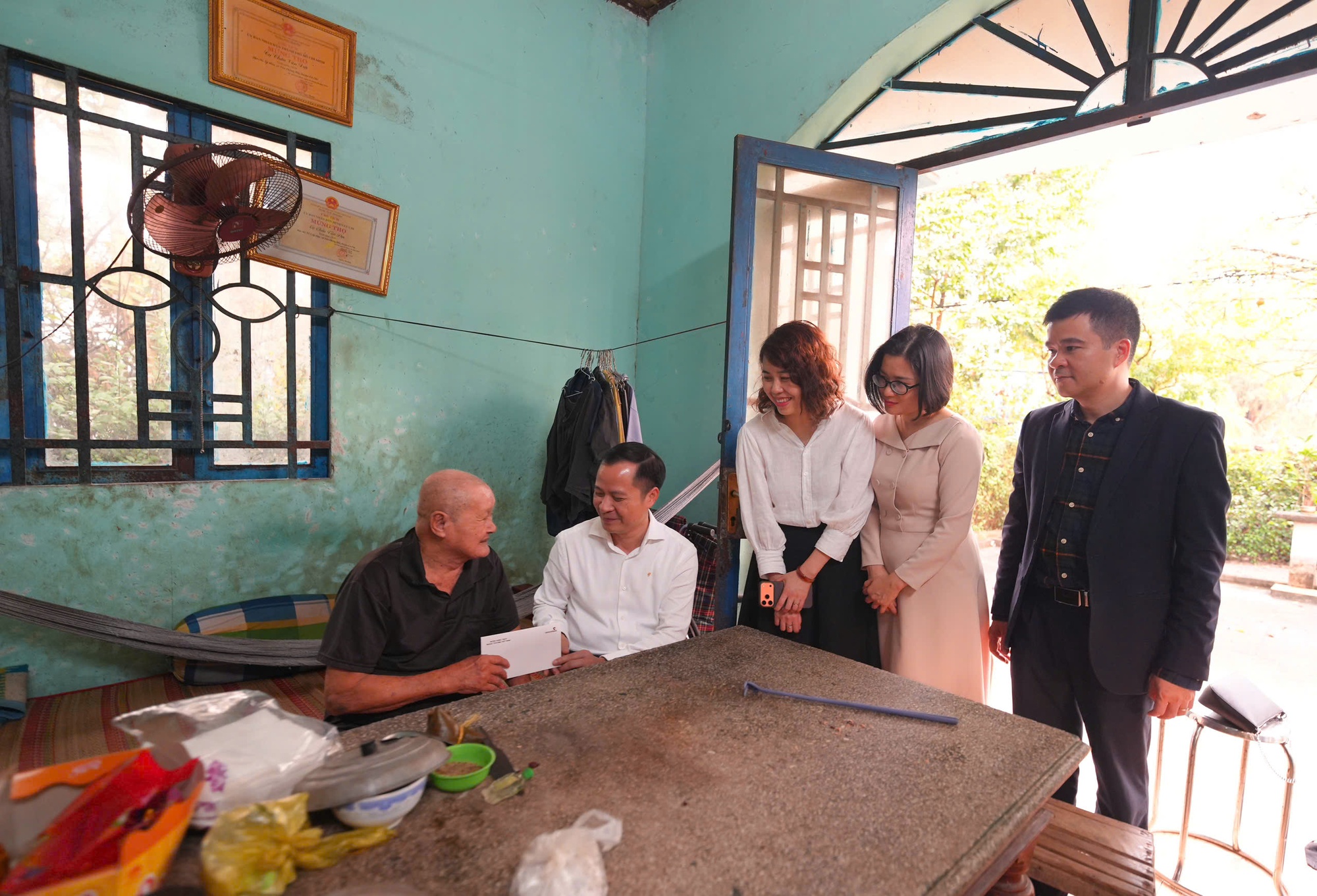 Những câu chuyện nhân ái giữa nhịp sống thành phố mang tên Bác- Ảnh 3.