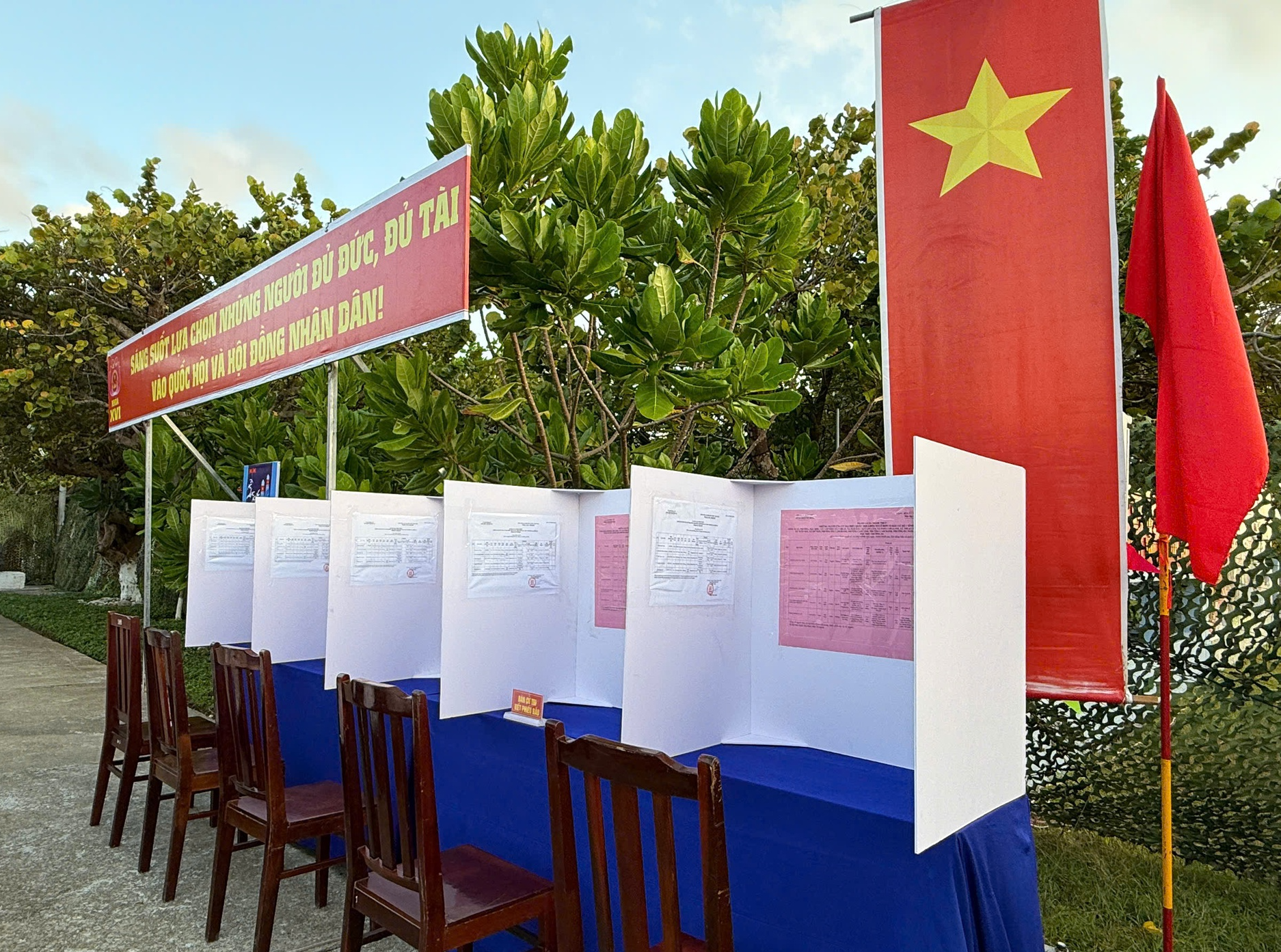 Chùm ảnh: Đảo Trường Sa tổng kiểm tra công tác chuẩn bị bầu cử đại biểu Quốc hội và HĐND các cấp- Ảnh 6.