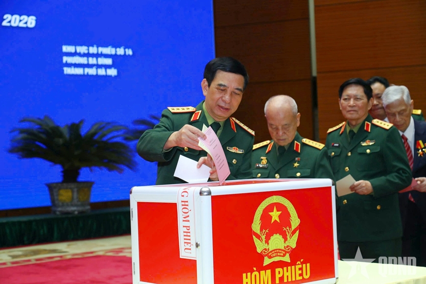 Các đồng chí lãnh đạo Đảng, Nhà nước hòa cùng 'Ngày hội non sông'- Ảnh 14. Các đồng chí lãnh đạo Đảng, Nhà nước hòa cùng 'Ngày hội non sông'- Ảnh 14.