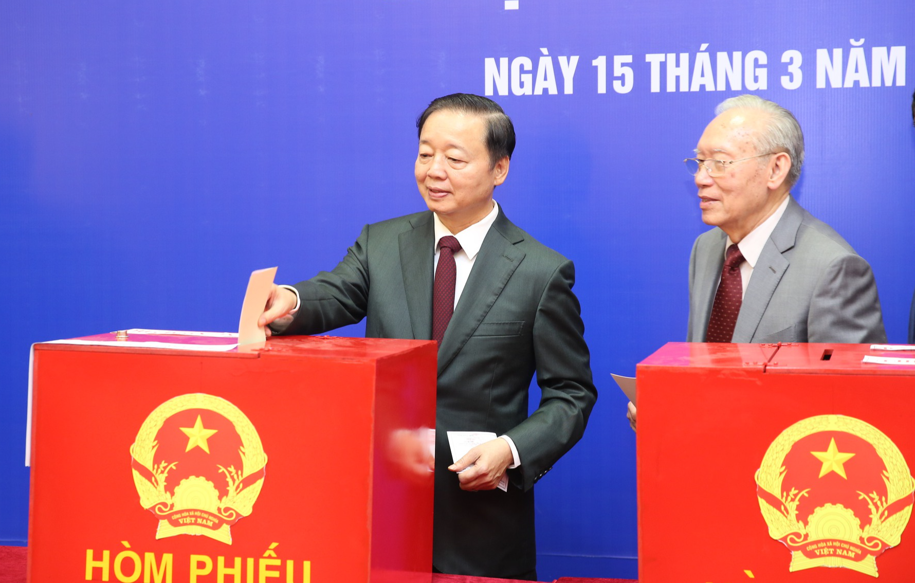 Chùm ảnh: Các đồng chí lãnh đạo Đảng, Nhà nước thực hiện quyền cử tri- Ảnh 14.