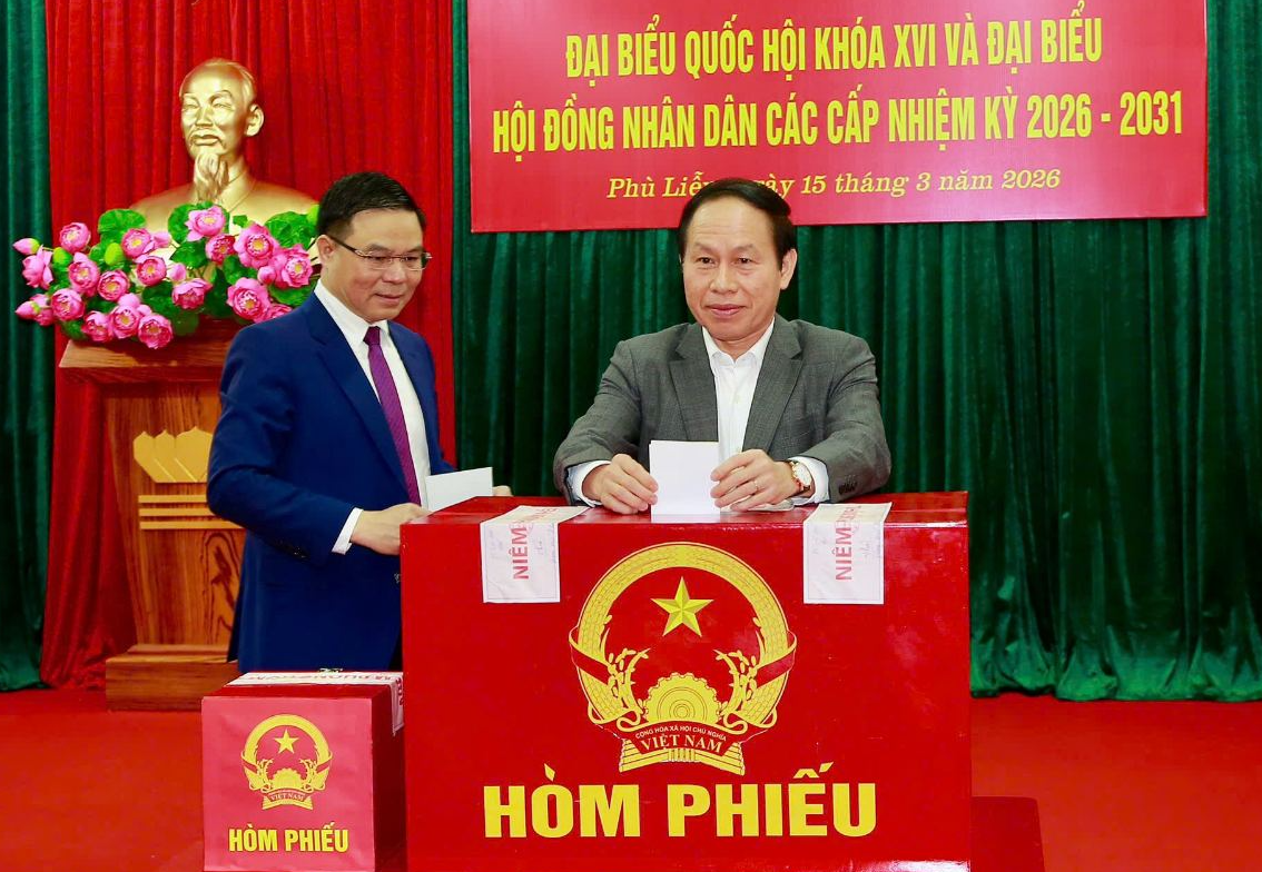 Chùm ảnh: Các đồng chí lãnh đạo Đảng, Nhà nước thực hiện quyền cử tri- Ảnh 29.