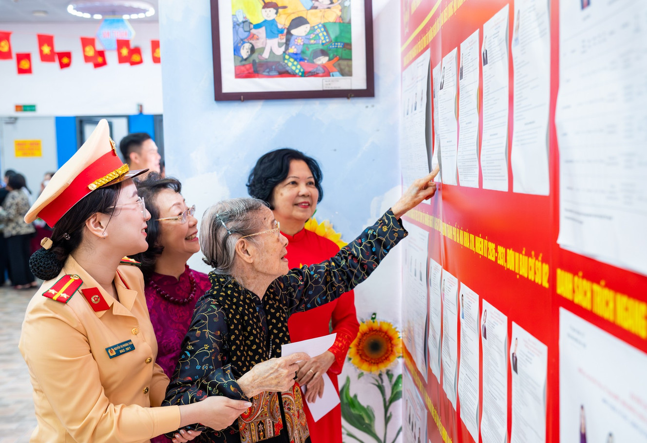 Chùm ảnh: Cử tri cả nước nô nức tham gia Chùm ảnh: Cử tri cả nước nô nức tham gia