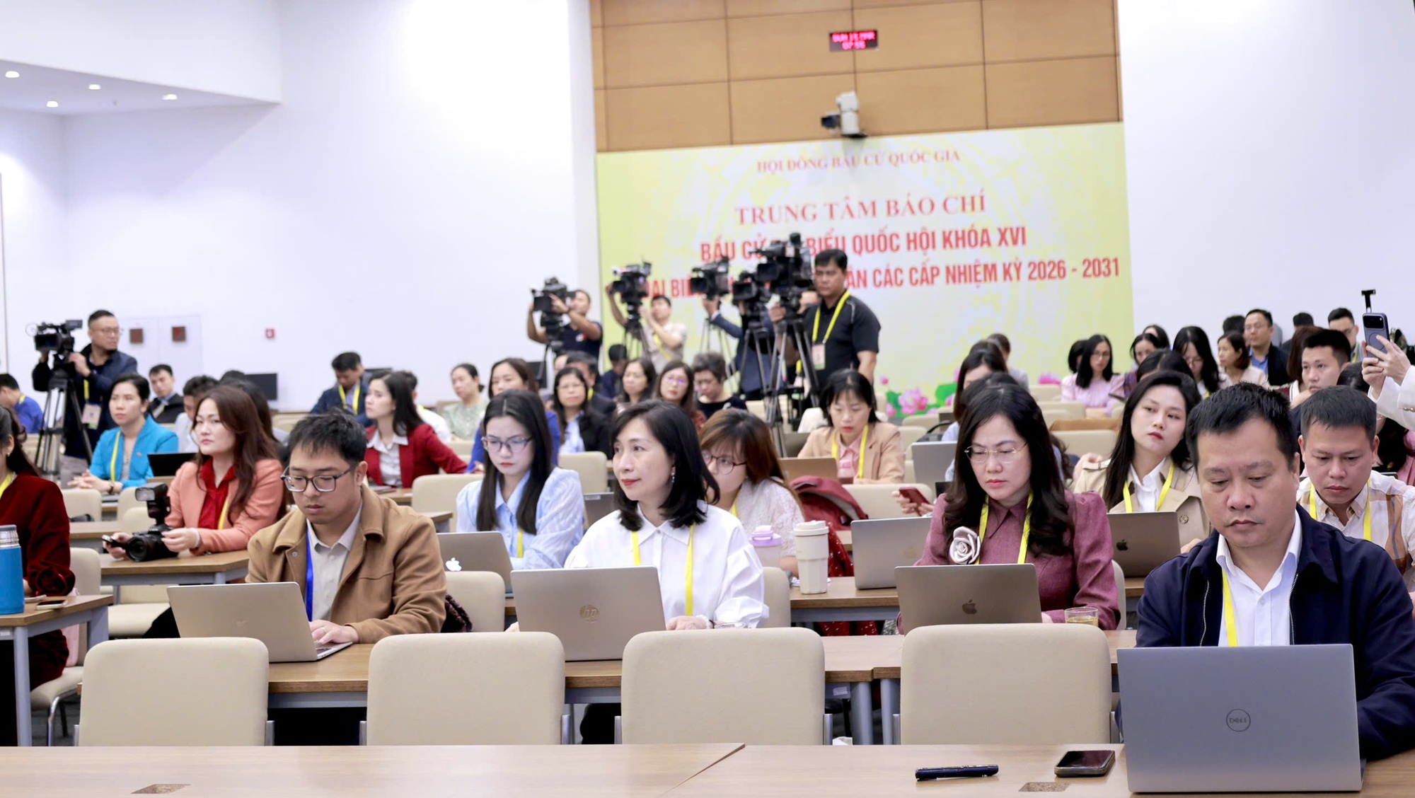 Công tác bầu cử được chuẩn bị chu đáo, đúng pháp luật và thống nhất trong cả nước- Ảnh 2. Công tác bầu cử được chuẩn bị chu đáo, đúng pháp luật và thống nhất trong cả nước- Ảnh 2.