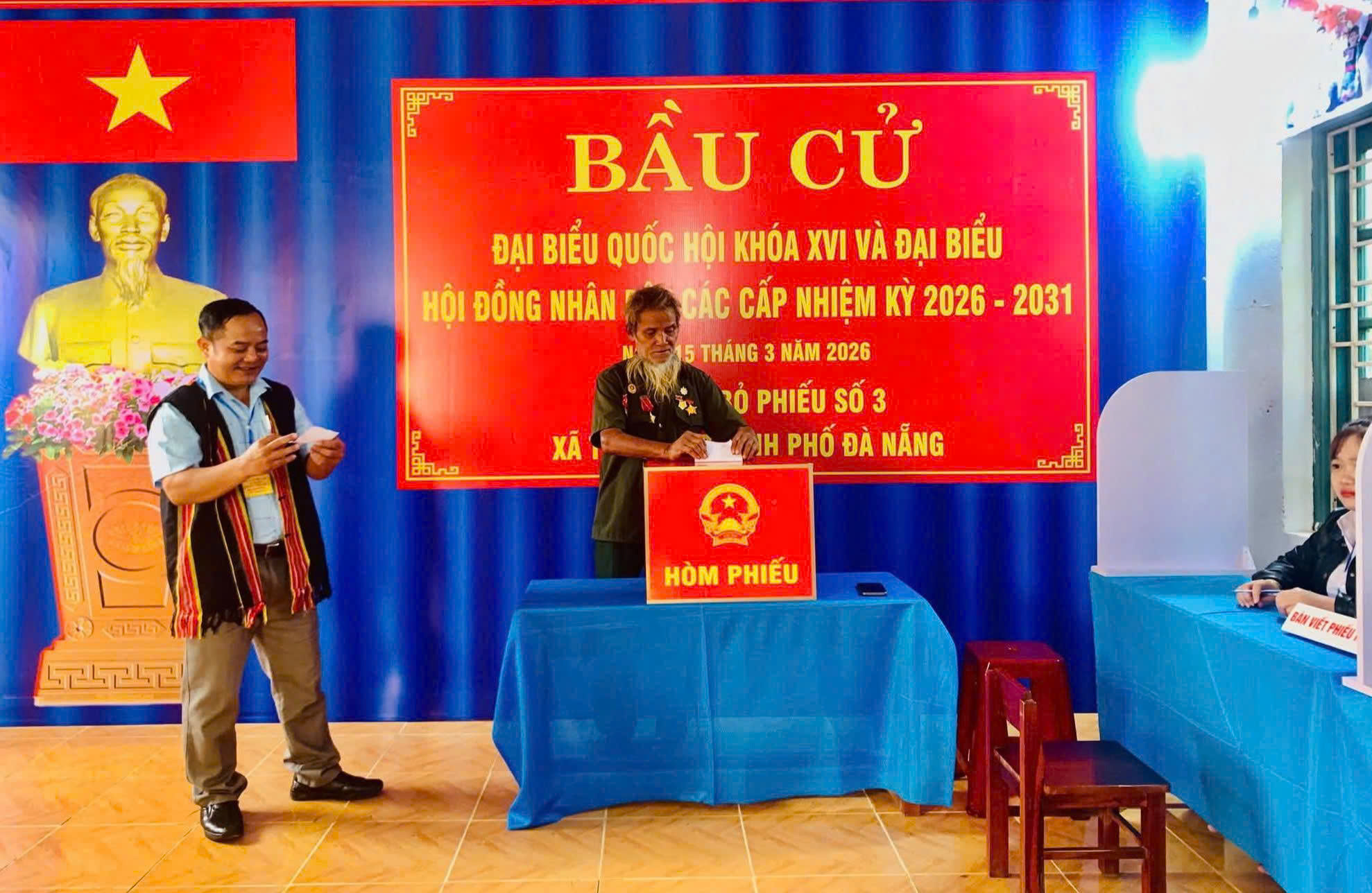 Chùm ảnh: Cử tri cả nước nô nức tham gia Chùm ảnh: Cử tri cả nước nô nức tham gia