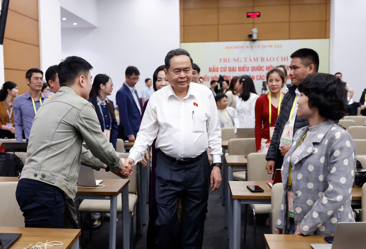 Bầu cử để lựa chọn người xứng đáng đưa đất nước bước vào kỷ nguyên mới- Ảnh 1.
