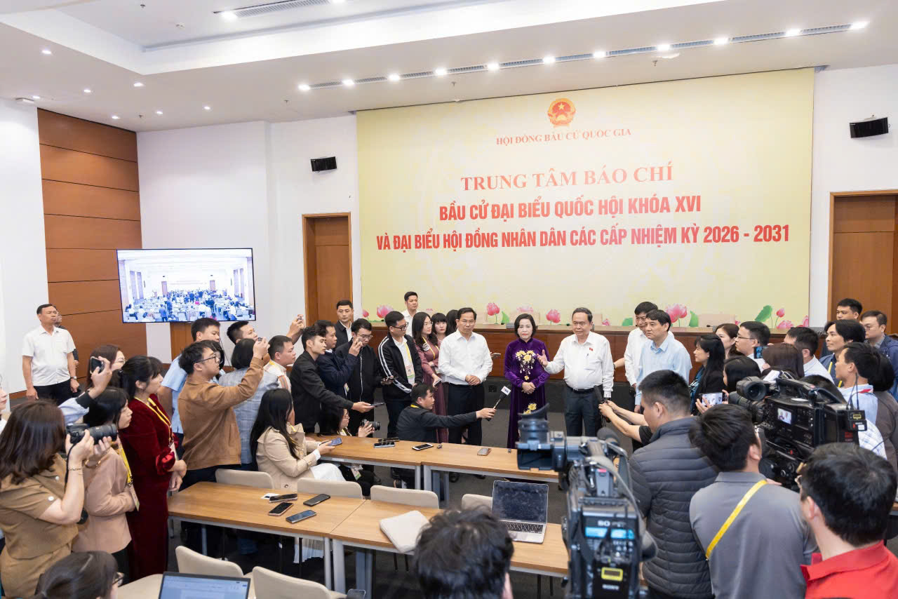 Bầu cử để lựa chọn người xứng đáng đưa đất nước bước vào kỷ nguyên mới- Ảnh 2.