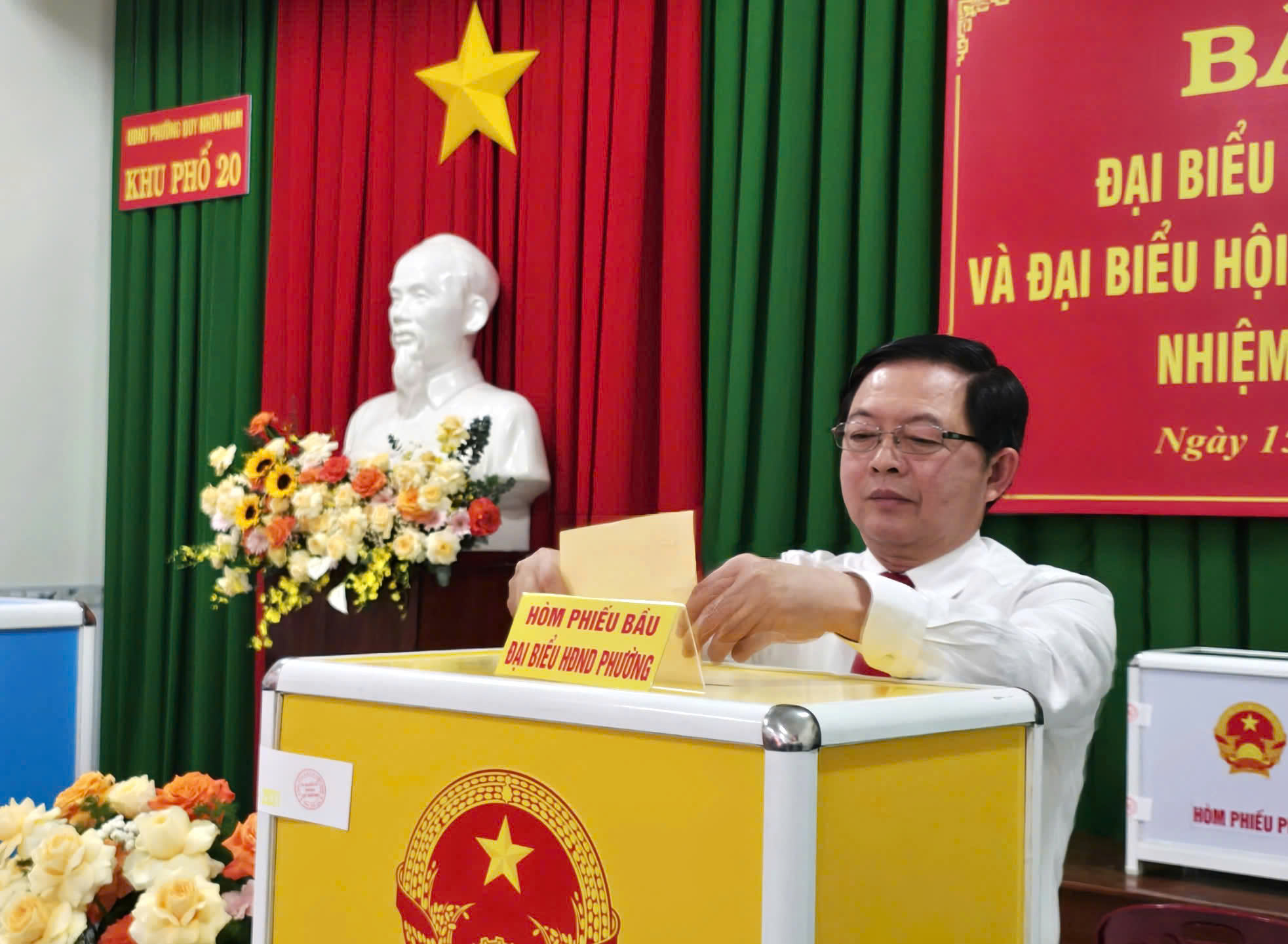 Chùm ảnh: Các đồng chí lãnh đạo Đảng, Nhà nước thực hiện quyền cử tri- Ảnh 18. Chùm ảnh: Các đồng chí lãnh đạo Đảng, Nhà nước thực hiện quyền cử tri- Ảnh 18.