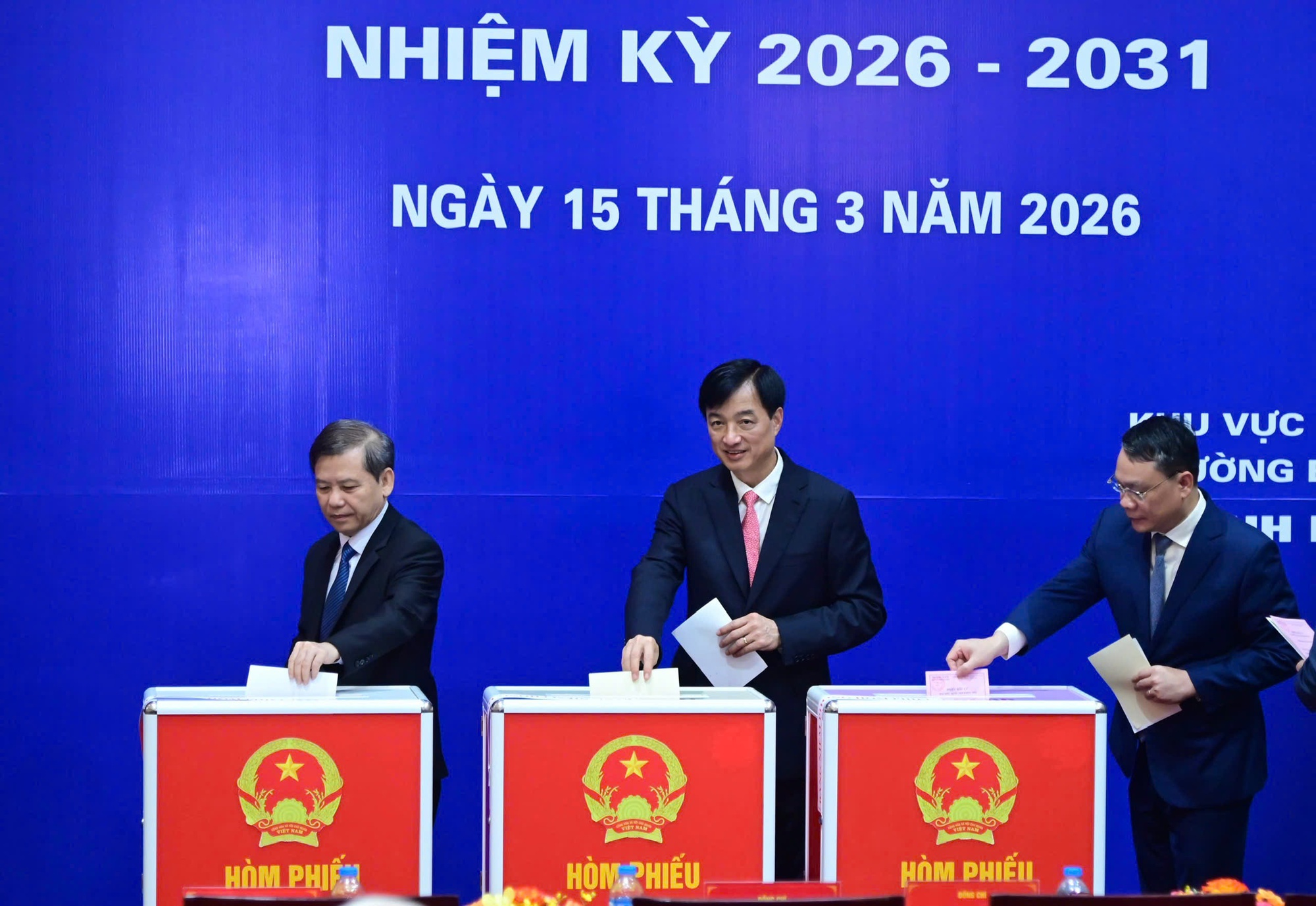 Chùm ảnh: Các đồng chí lãnh đạo Đảng, Nhà nước thực hiện quyền cử tri- Ảnh 26.