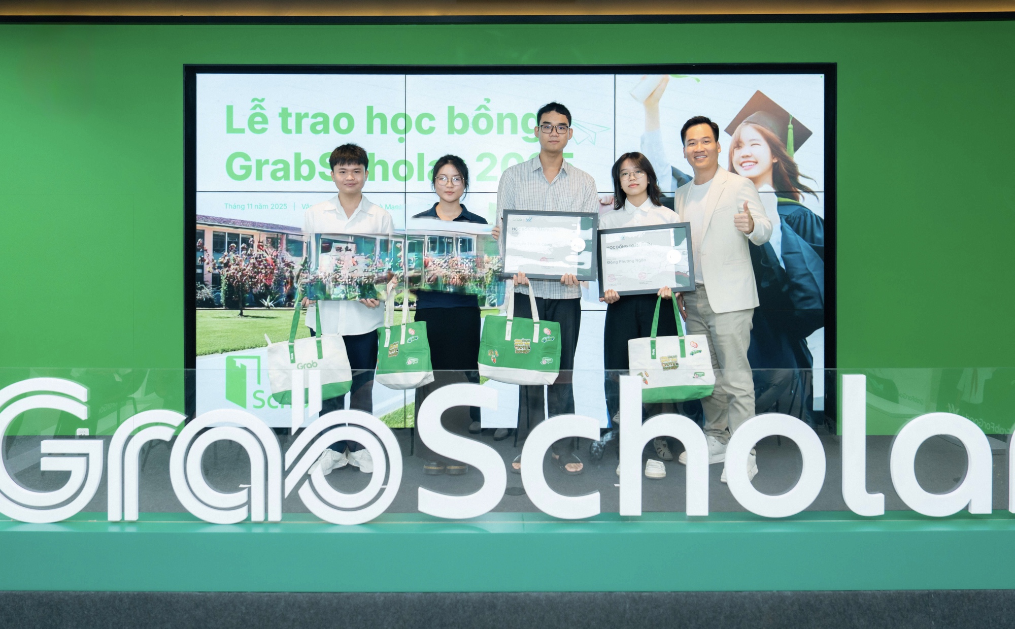 Grab dành 3,2 triệu USD hỗ trợ con em tài xế tại Đông Nam Á- Ảnh 1.
