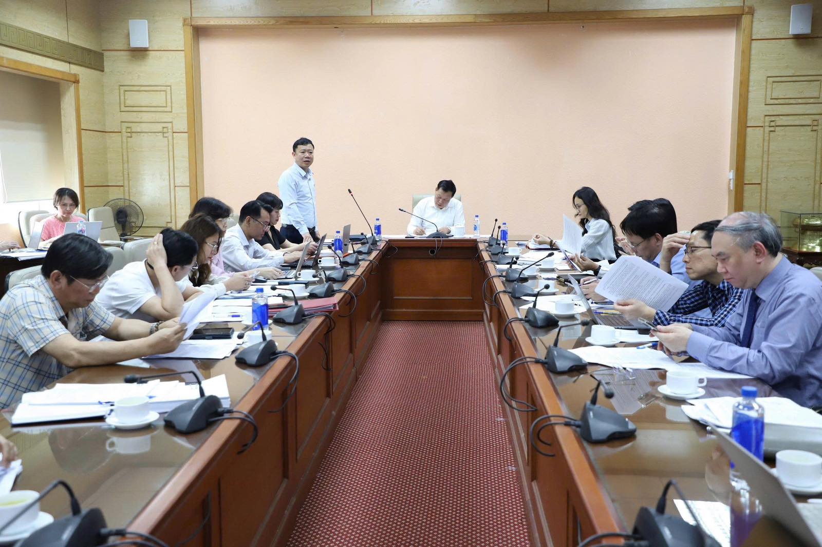 Bộ Y tế đề xuất ngân sách hỗ trợ 2 triệu đồng/người khi sinh con thứ 2- Ảnh 1.