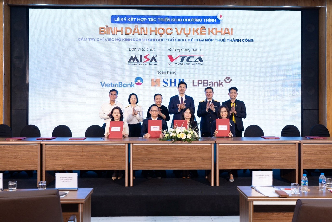 SHB tham gia hỗ trợ hộ kinh doanh kê khai thuế minh bạch- Ảnh 1. SHB tham gia hỗ trợ hộ kinh doanh kê khai thuế minh bạch- Ảnh 1.