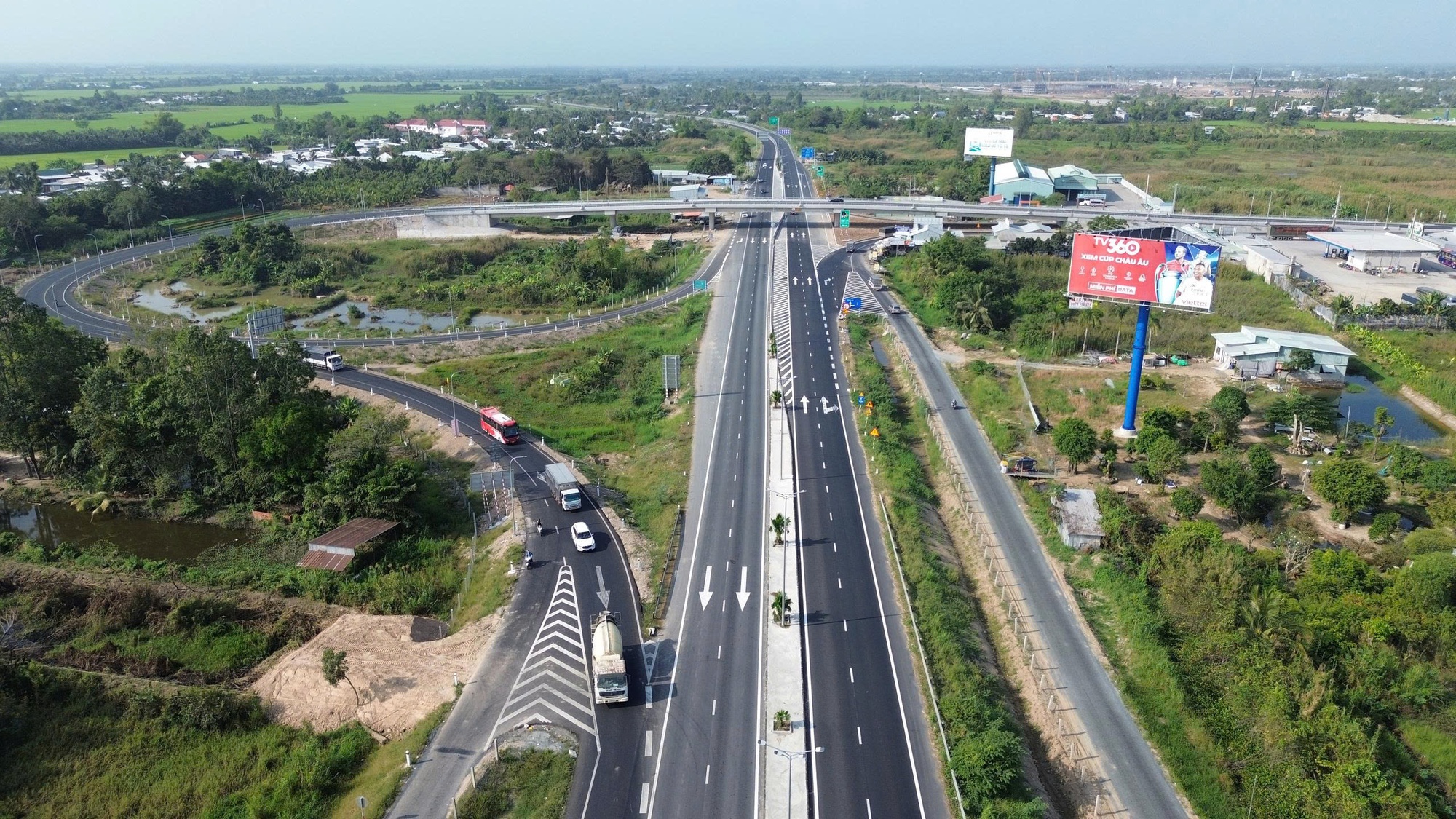 Bài 2: Cao tốc mở ra biển lớn: Thúc đẩy kinh tế biển và nông nghiệp xanh- Ảnh 1.