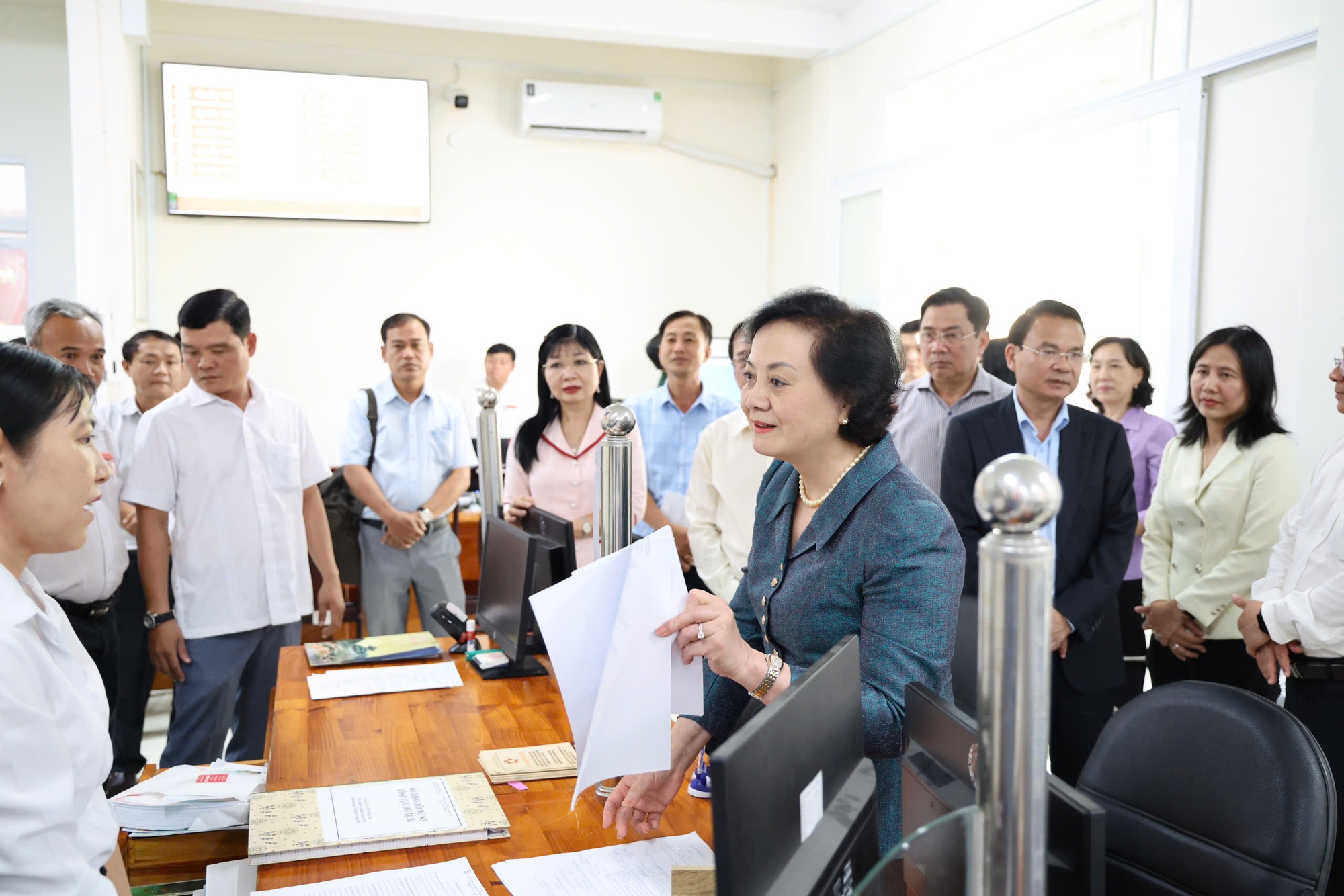 Cấp xã không chỉ phục vụ người dân, mà còn kiến tạo phát triển- Ảnh 1.