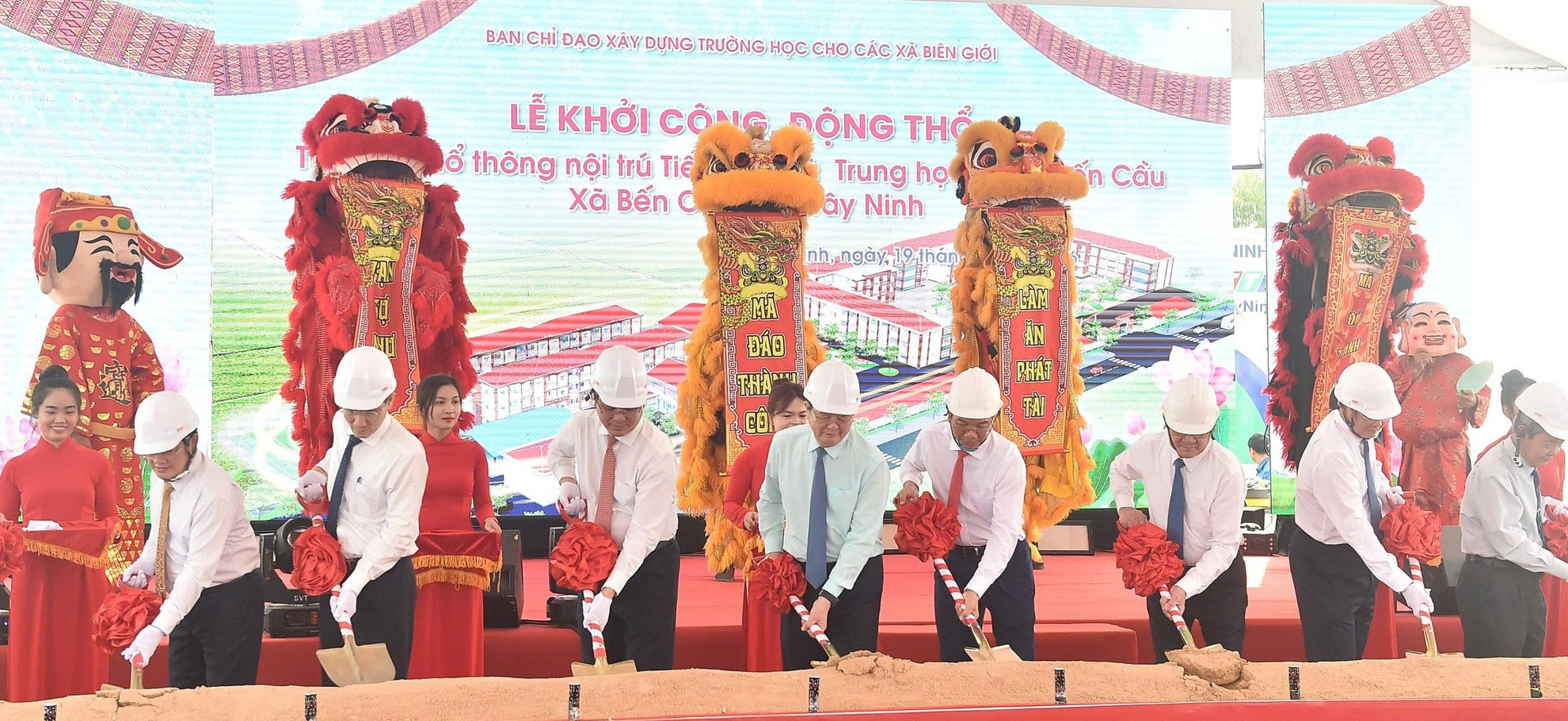 Phó Thủ tướng Mai Văn Chính làm việc với các xã, phường Tây Ninh về kết quả thực hiện chính quyền địa phương hai cấp- Ảnh 4.