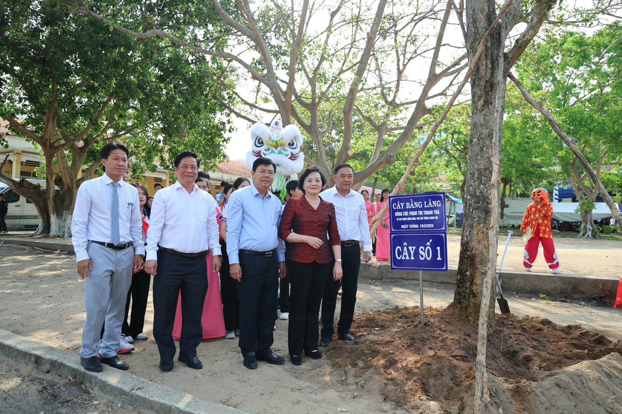 Phó Thủ tướng Phạm Thị Thanh Trà dự lễ khởi công Trường Phổ thông nội trú liên cấp Ba Chúc, tỉnh An Giang- Ảnh 5.