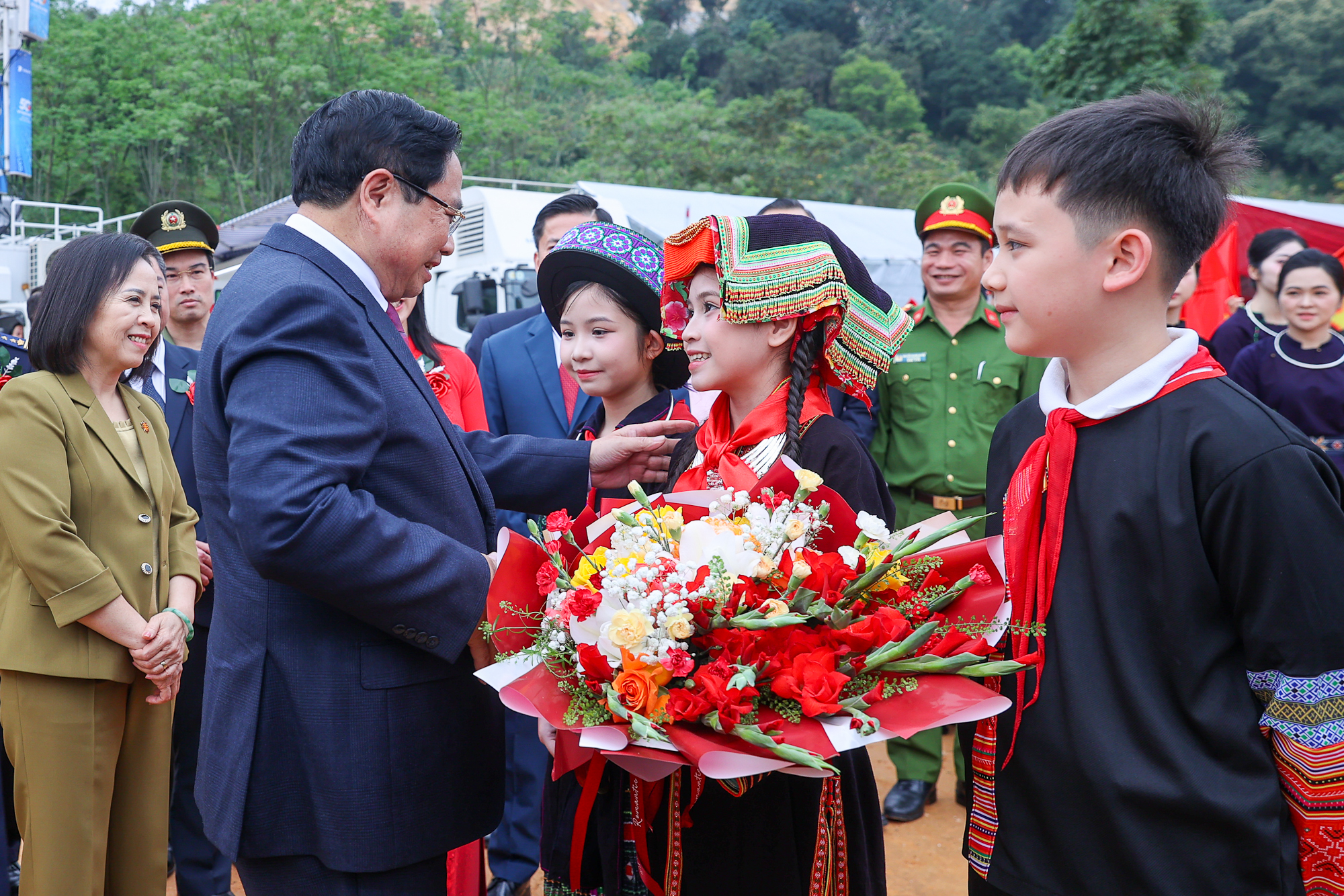 TỔNG THUẬT: Khởi c&ocirc;ng đồng loạt c&aacute;c trường nội tr&uacute; li&ecirc;n cấp v&ugrave;ng bi&ecirc;n giai đoạn 2- Ảnh 3.