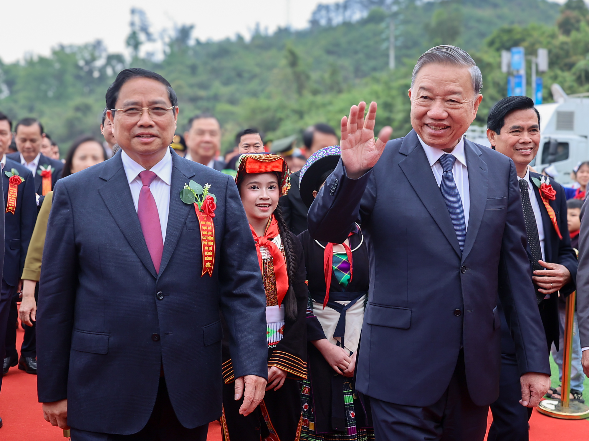 Tổng Bí thư Tô Lâm: Tiếp tục xây dựng đủ trường, đủ lớp trên toàn quốc để mọi học sinh đều được đến trường- Ảnh 1.