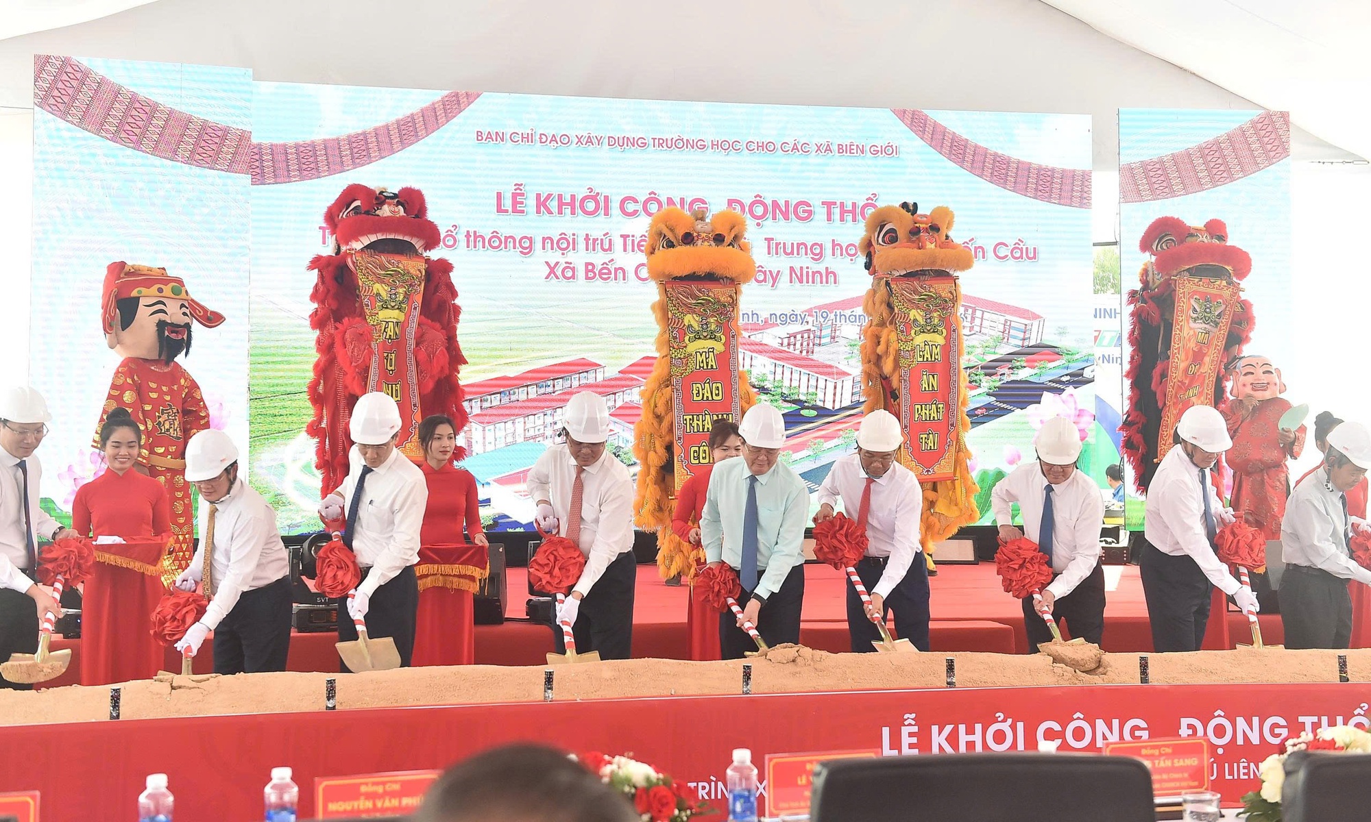 TỔNG THUẬT: Khởi c&ocirc;ng đồng loạt c&aacute;c trường nội tr&uacute; li&ecirc;n cấp v&ugrave;ng bi&ecirc;n giai đoạn 2- Ảnh 18.