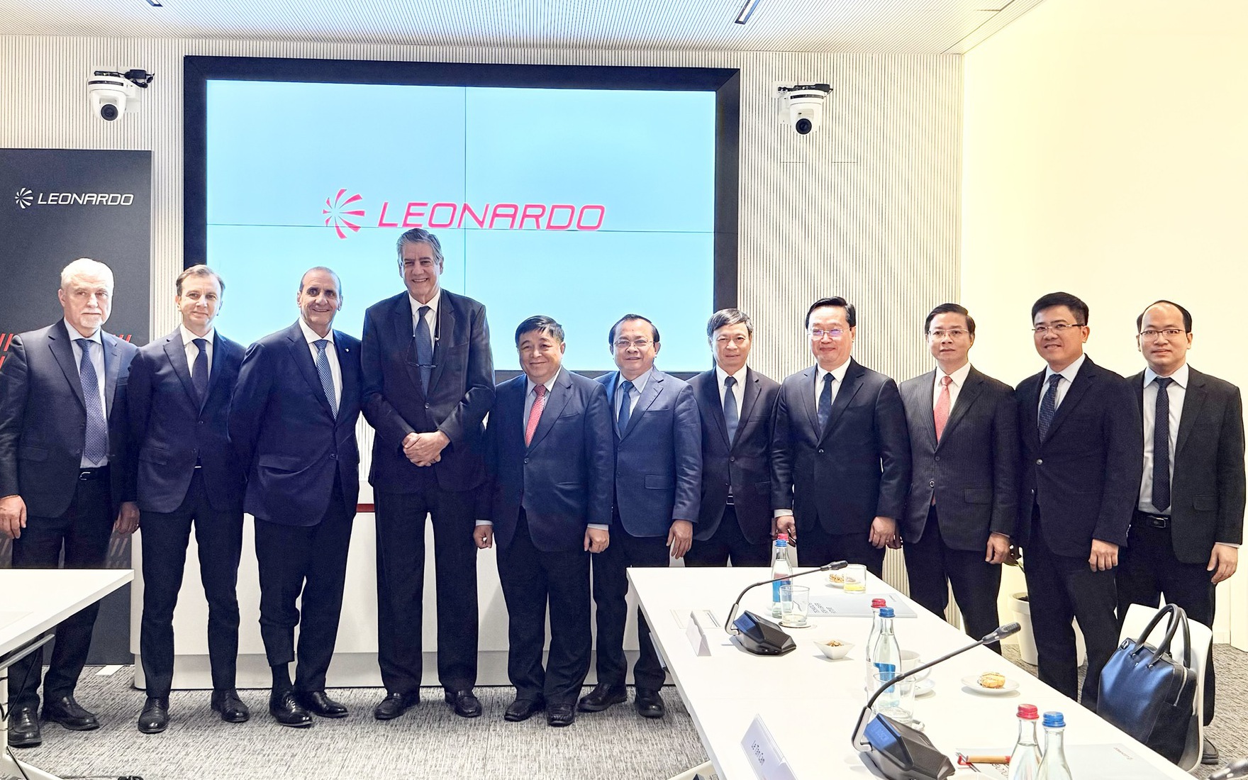 Phó Thủ tướng Nguyễn Chí Dũng làm việc với Tập đoàn hàng không vũ trụ và công nghiệp quốc phòng hàng đầu châu Âu