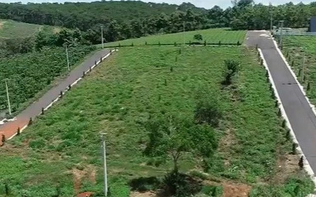 Có được hiến đất mở đường để tách thửa?