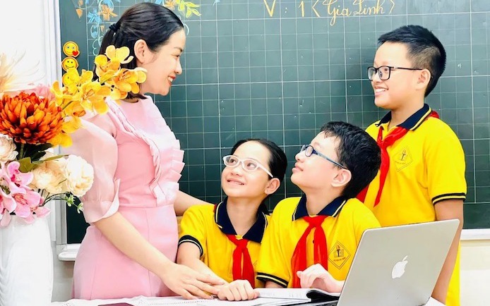 Hiệu trưởng kiêm nhiệm việc của Hiệu phó, có được tính thêm giờ?