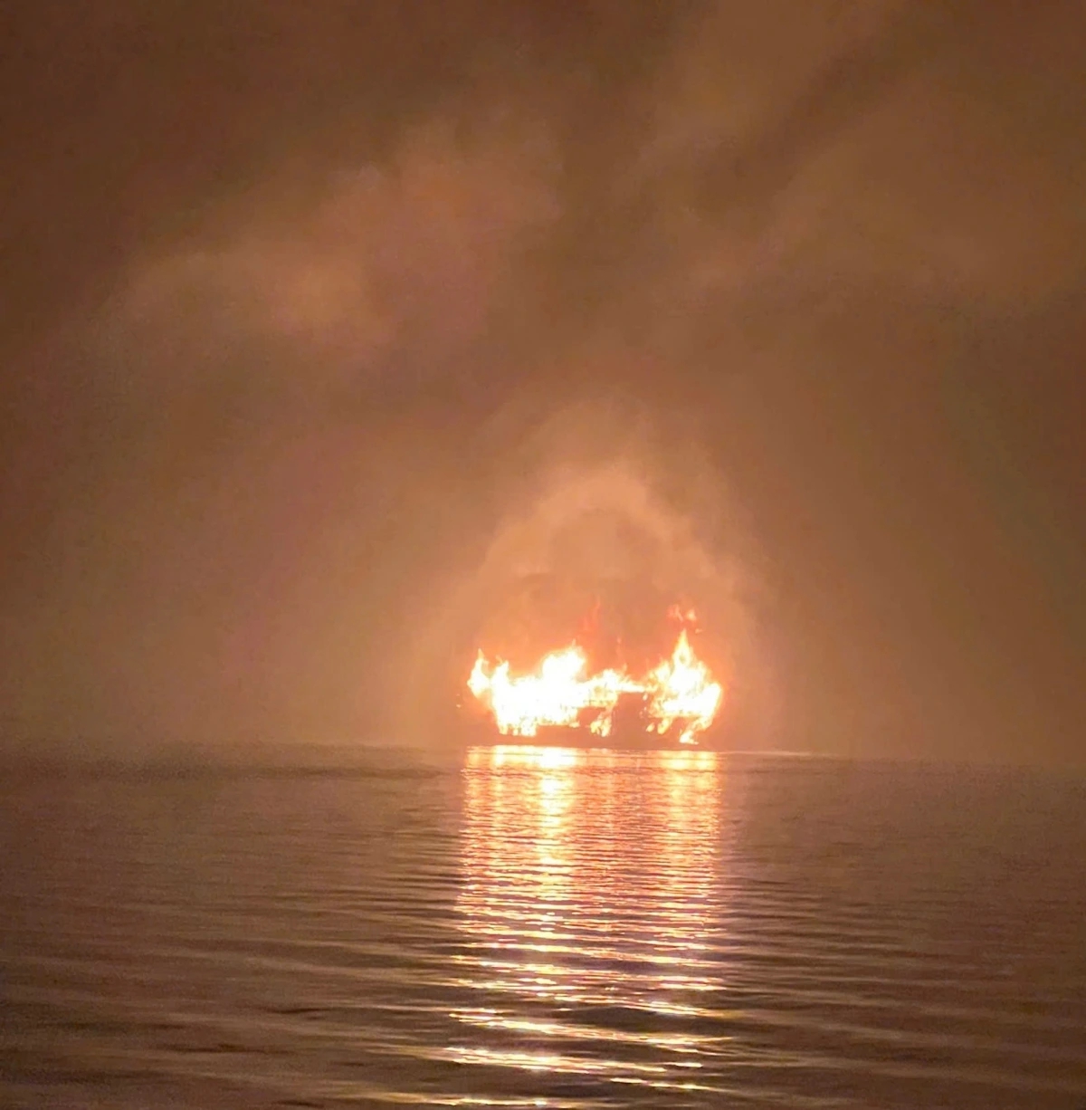 Kiểm tra, rà soát điều kiện an toàn, kỹ thuật của toàn bộ đội tàu du lịch trên Vịnh Hạ Long- Ảnh 1.