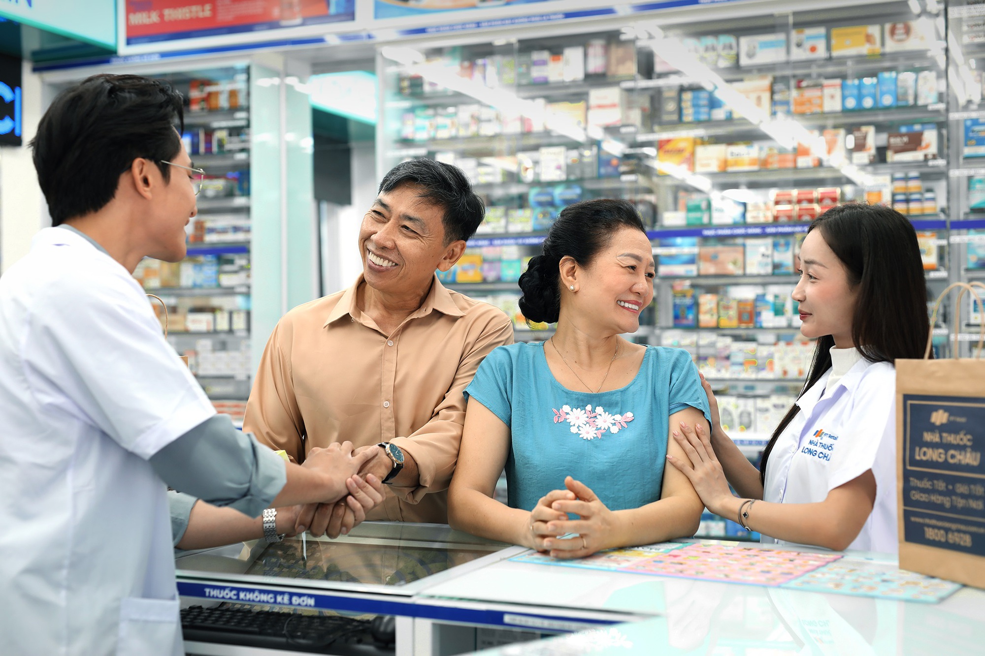Tiên phong không tăng giá thuốc, Long Châu chọn 'ngược dòng' bão giá leo thang- Ảnh 2.
