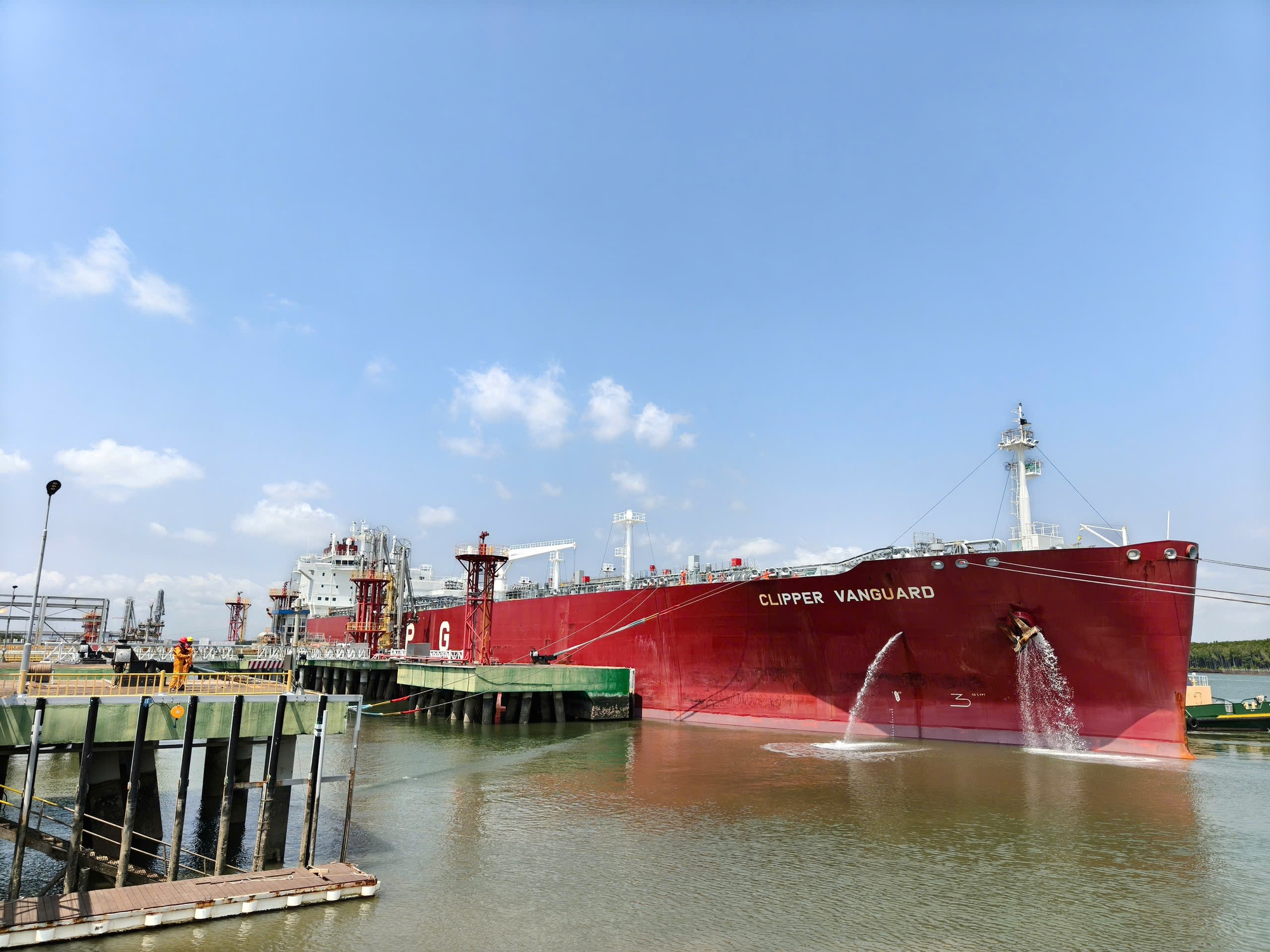 PV GAS nhập gần 38.000 tấn LPG từ Australia- Ảnh 2. PV GAS nhập gần 38.000 tấn LPG từ Australia- Ảnh 2.