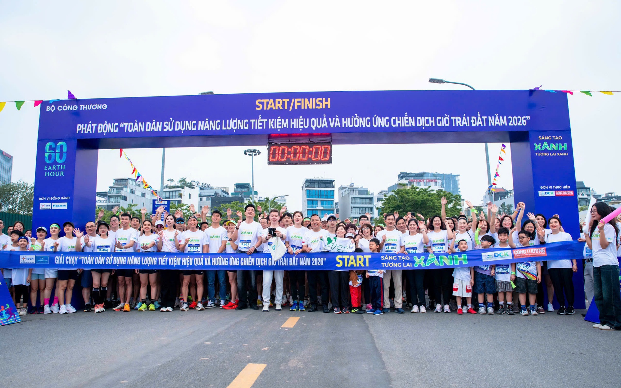 Hơn 2.000 người tham gia giải chạy hưởng ứng tiết kiệm năng lượng và Giờ Trái đất