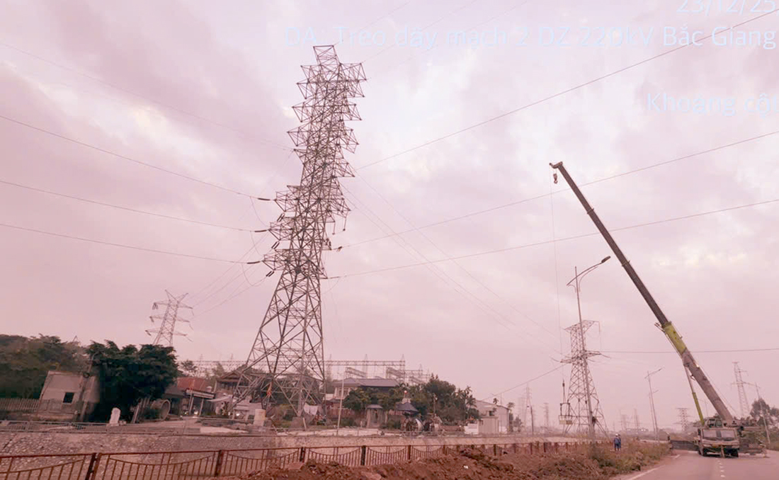 Đóng điện treo dây mạch 2 đường dây 220 kV Bắc Giang - Lạng Sơn- Ảnh 1.