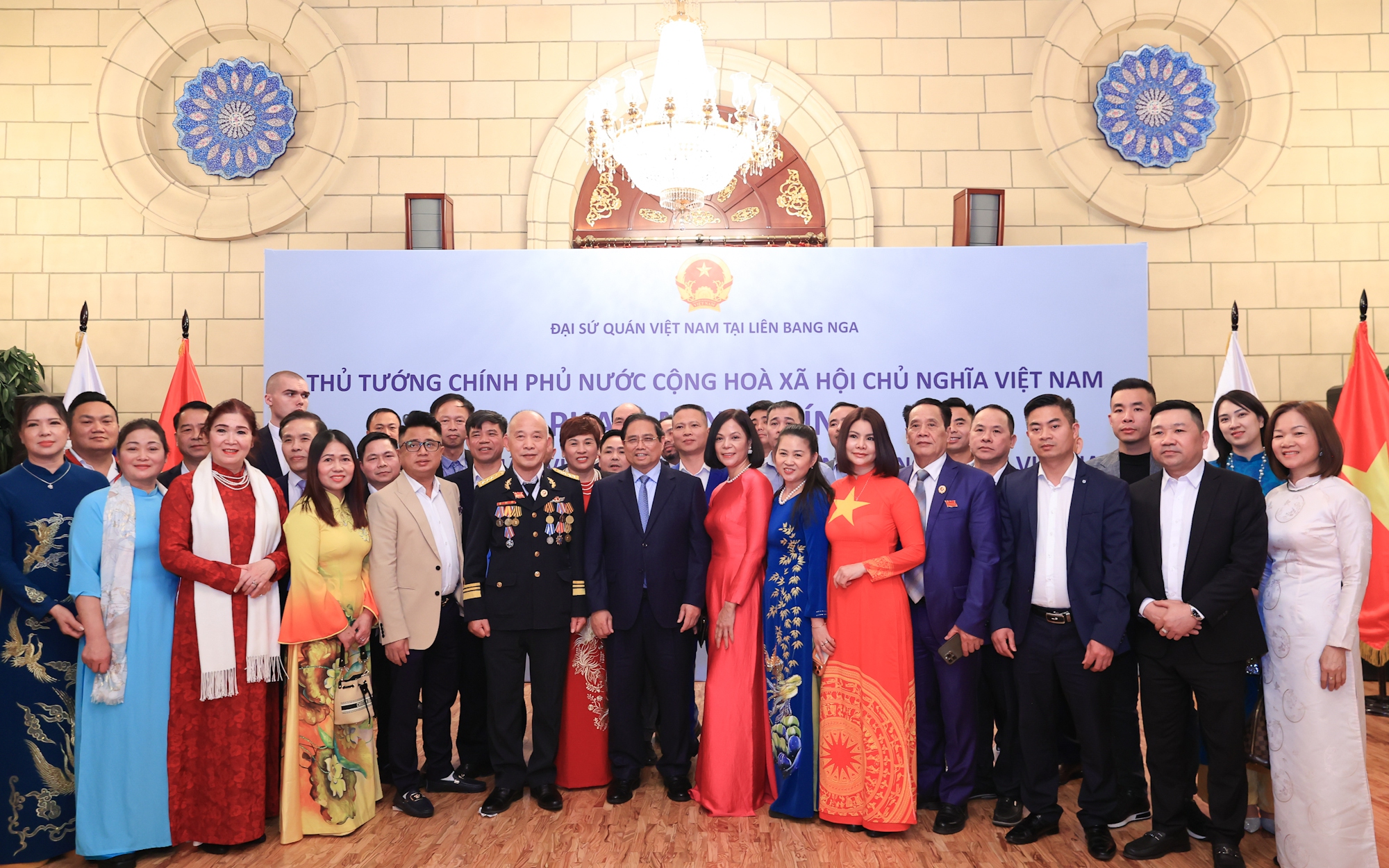 Thủ tướng Phạm Minh Chính gặp gỡ cán bộ, nhân viên Đại sứ quán và cộng đồng người Việt Nam tại Liên bang Nga