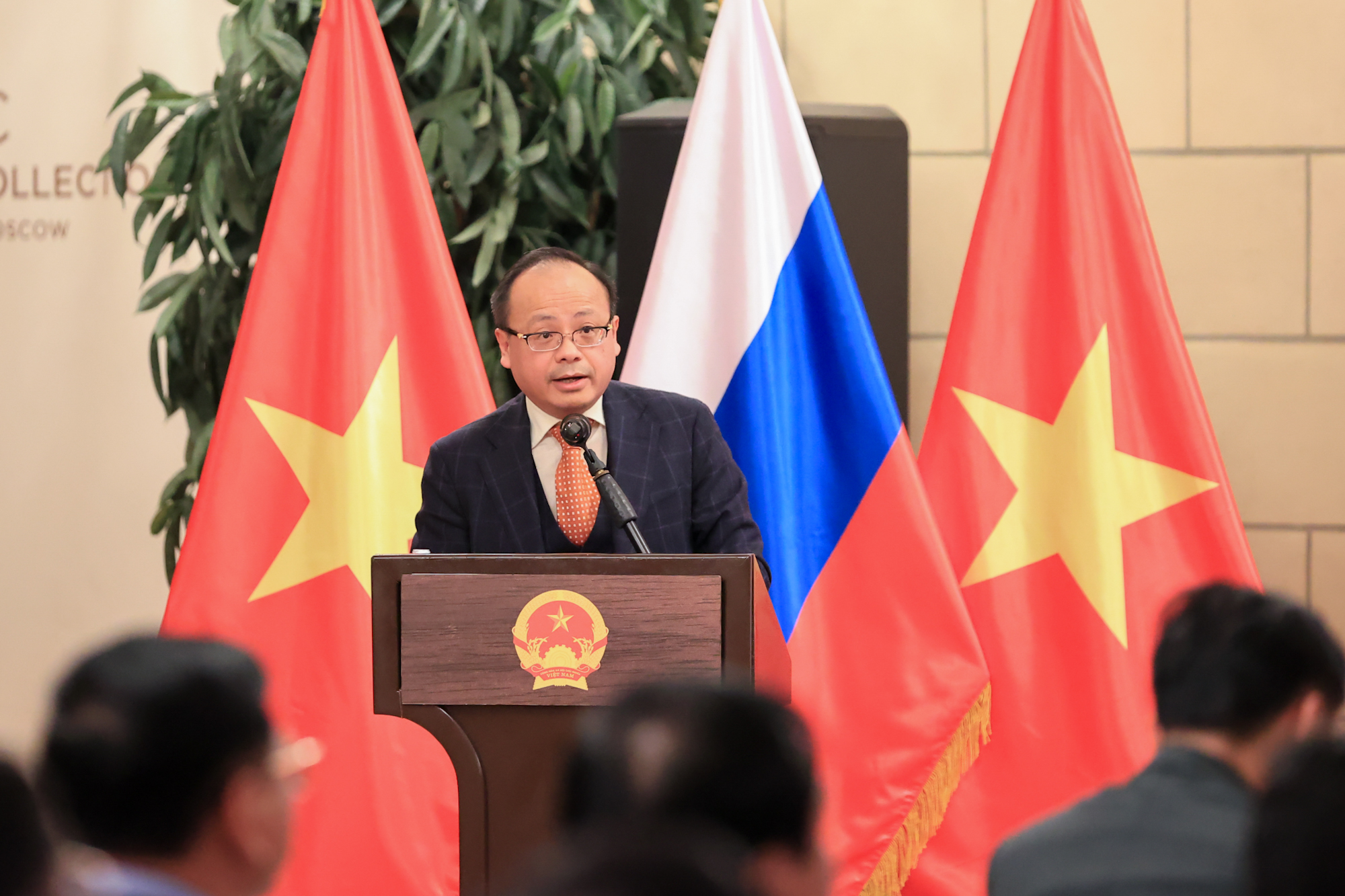 Thủ tướng Phạm Minh Chính gặp gỡ cán bộ, nhân viên Đại sứ quán và cộng đồng người Việt Nam tại Liên bang Nga- Ảnh 7. Thủ tướng Phạm Minh Chính gặp gỡ cán bộ, nhân viên Đại sứ quán và cộng đồng người Việt Nam tại Liên bang Nga- Ảnh 7.