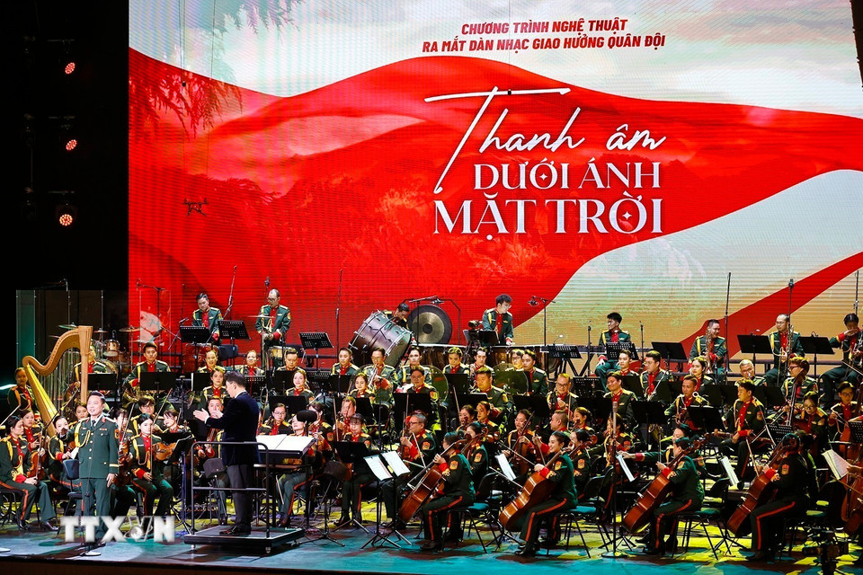 Tổng Bí thư và Chủ tịch Quốc hội dự chương trình nghệ thuật 