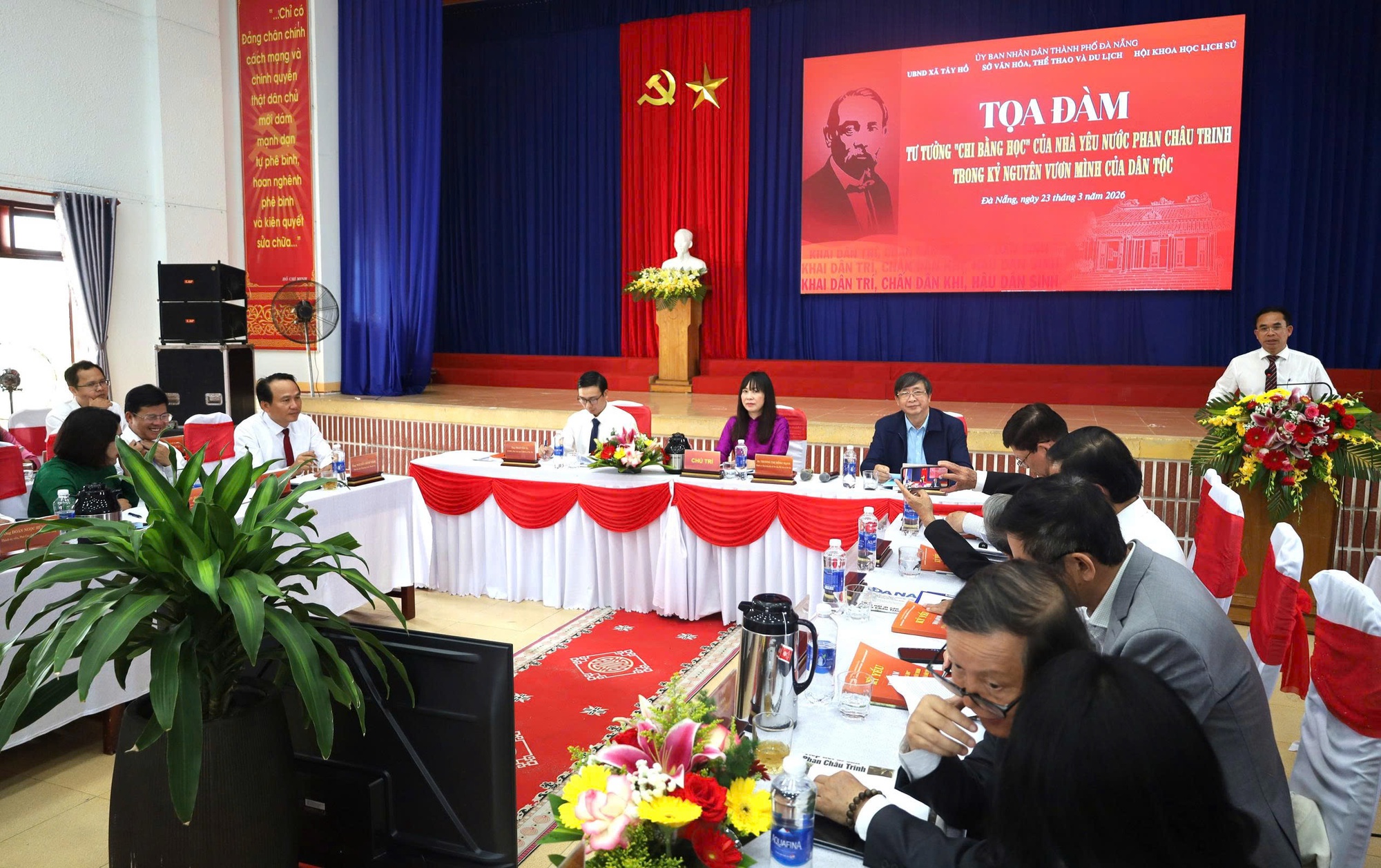 Đà Nẵng tưởng niệm 100 năm ngày mất nhà yêu nước Phan Châu Trinh- Ảnh 2. Đà Nẵng tưởng niệm 100 năm ngày mất nhà yêu nước Phan Châu Trinh- Ảnh 2.