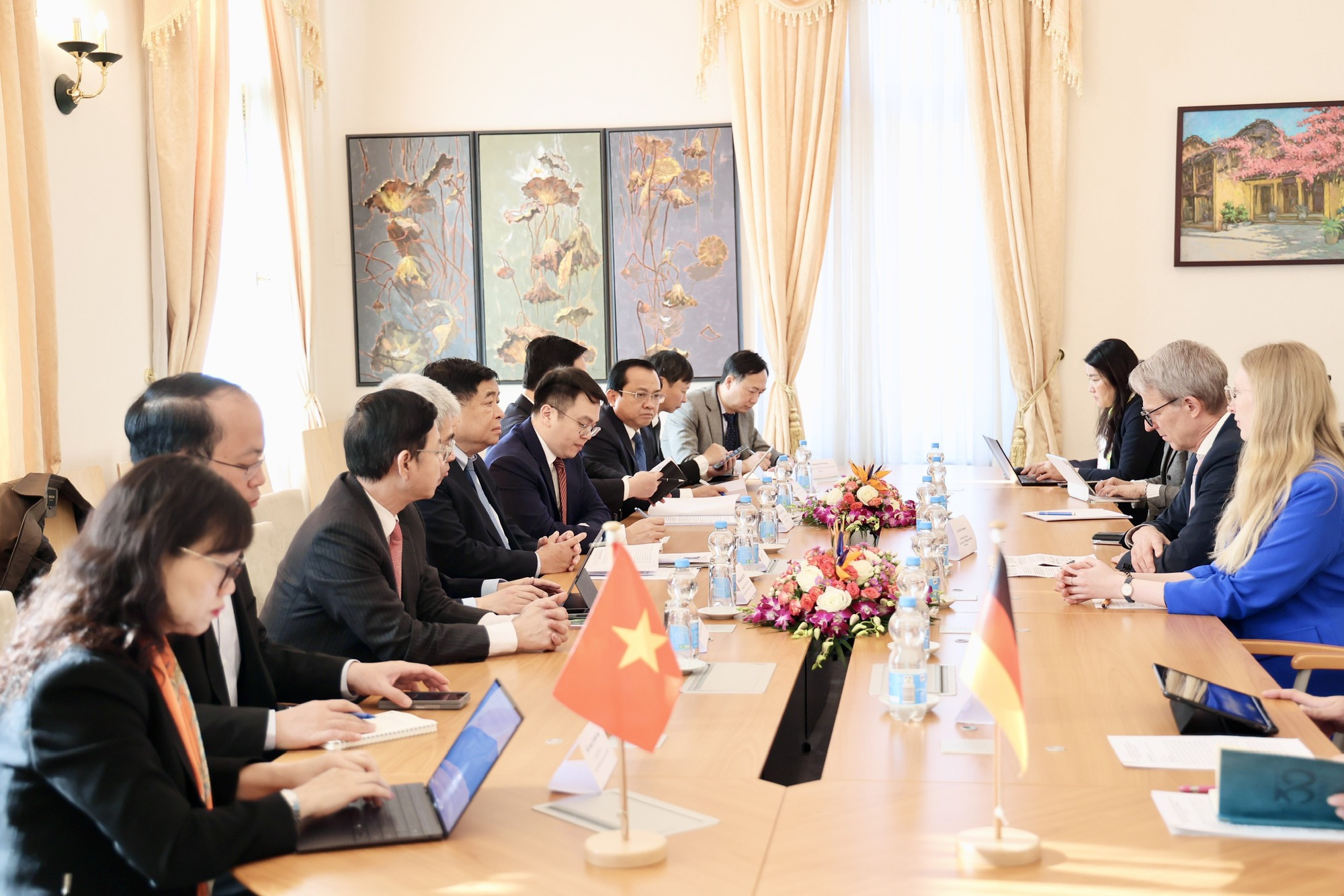 Khuyến khích Tập đoàn phần mềm doanh nghiệp lớn nhất thế giới hỗ trợ doanh nghiệp Việt vươn ra toàn cầu- Ảnh 1.