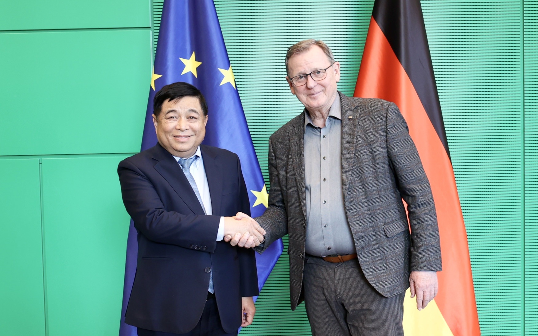 Phó Thủ tướng Chính phủ Nguyễn Chí Dũng hội kiến Phó Chủ tịch Quốc hội Đức