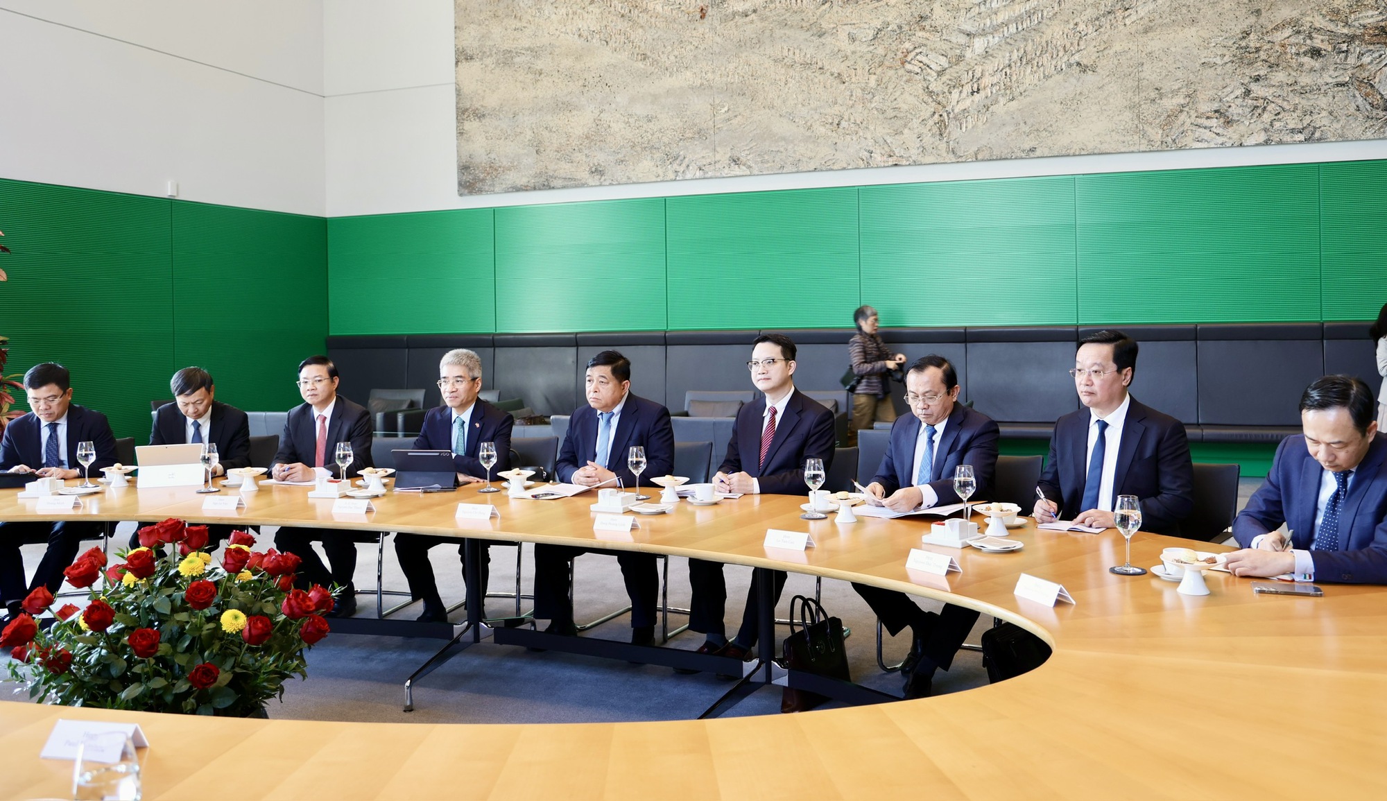 Phó Thủ tướng Chính phủ Nguyễn Chí Dũng hội kiến Phó Chủ tịch Quốc hội Đức- Ảnh 5.