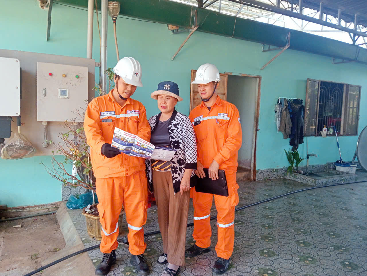 Nắng nóng tiếp tục gia tăng: EVNSPC cảnh báo hoá đơn tiền điện tăng cao- Ảnh 1.