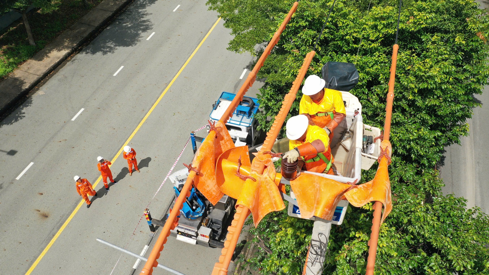 Nắng nóng tiếp tục gia tăng: EVNSPC cảnh báo hoá đơn tiền điện tăng cao- Ảnh 2.