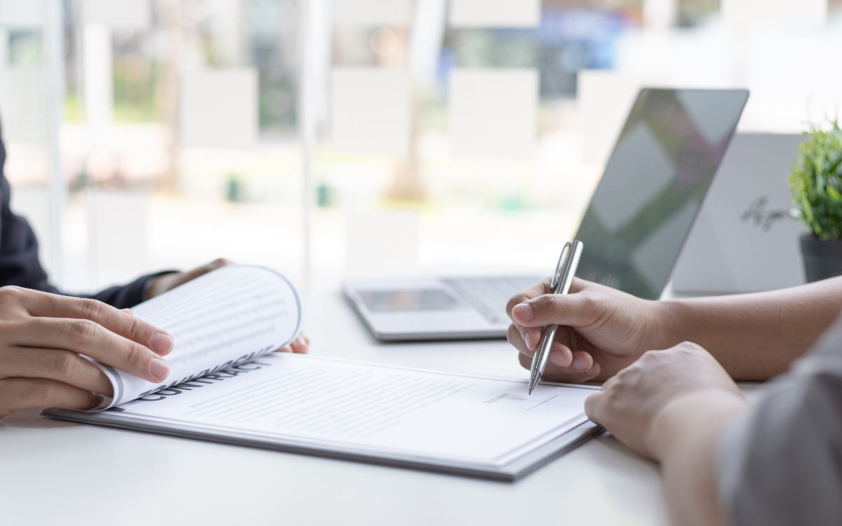 Chính sách lương, thưởng đối với lao động hợp đồng theo Nghị định 111