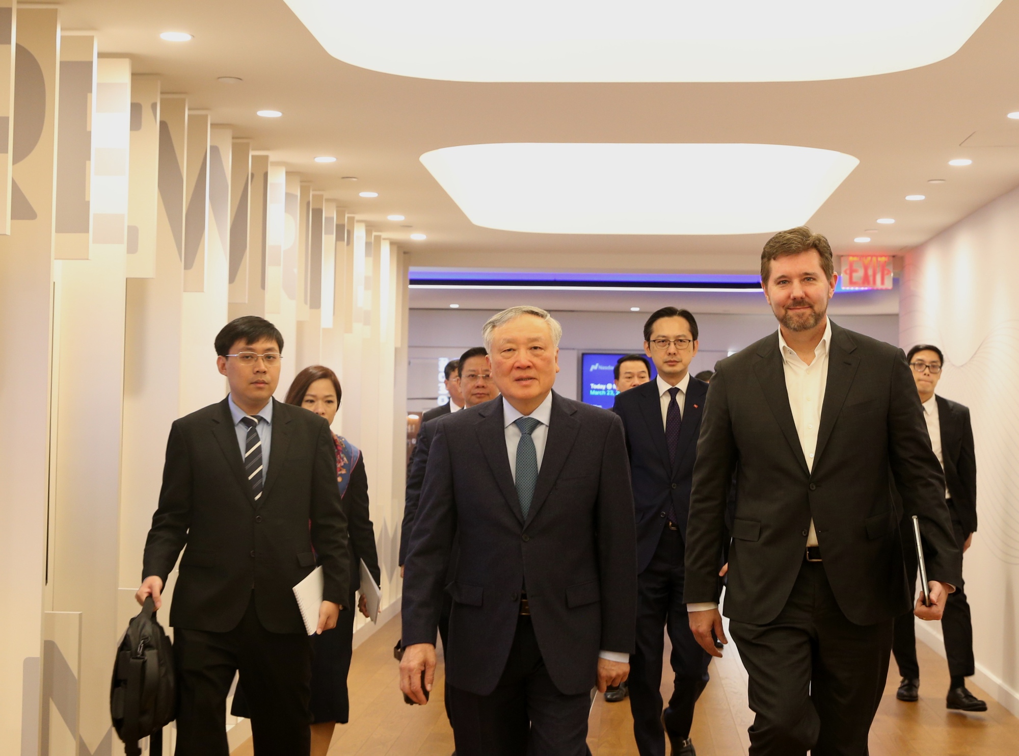 Phó Thủ tướng Thường trực Nguyễn Hòa Bình thăm và làm việc với hai sàn giao dịch chứng khoán lớn của Hoa Kỳ- Ảnh 1.