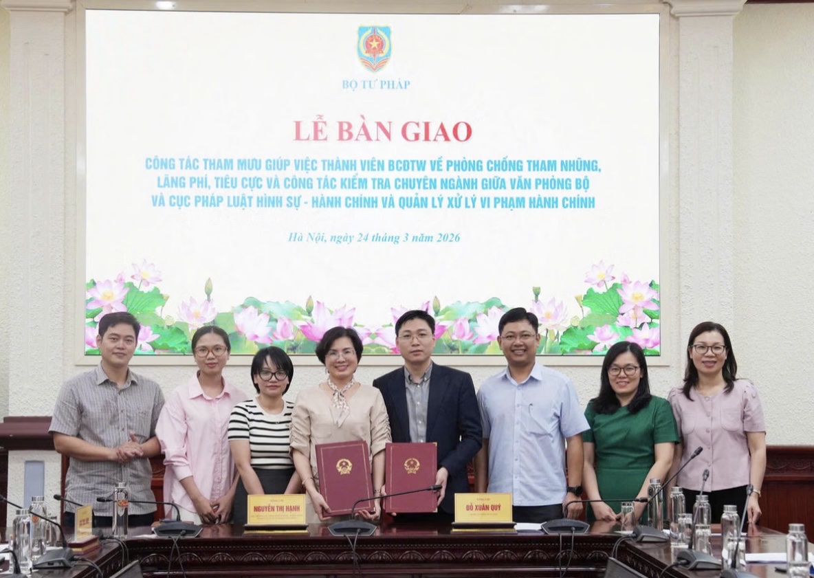 Bàn giao công tác quản lý báo chí, truyền thông trong Bộ Tư pháp- Ảnh 2.
