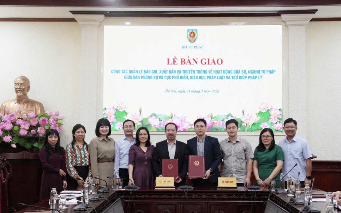Bàn giao công tác quản lý báo chí, truyền thông trong Bộ Tư pháp