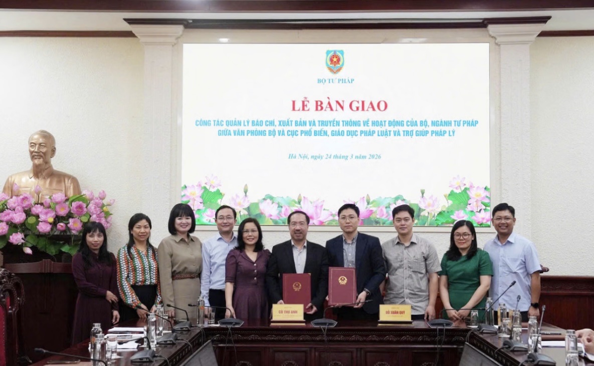 Bàn giao công tác quản lý báo chí, truyền thông trong Bộ Tư pháp- Ảnh 1.