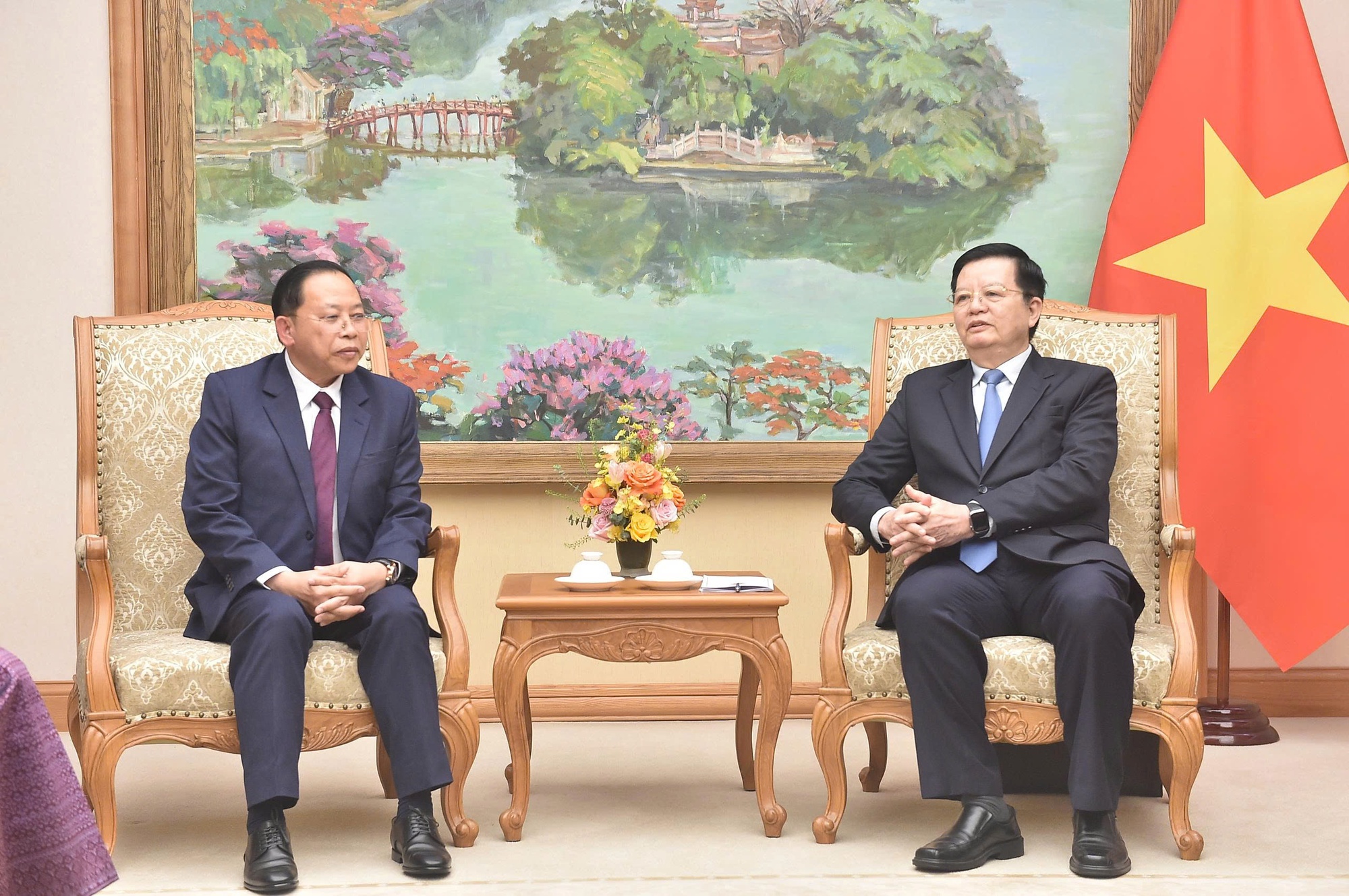 Phó Thủ tướng Mai Văn Chính tiếp xã giao Bộ trưởng Bộ Lễ nghi và Tôn giáo Campuchia- Ảnh 2. Phó Thủ tướng Mai Văn Chính tiếp xã giao Bộ trưởng Bộ Lễ nghi và Tôn giáo Campuchia- Ảnh 2.