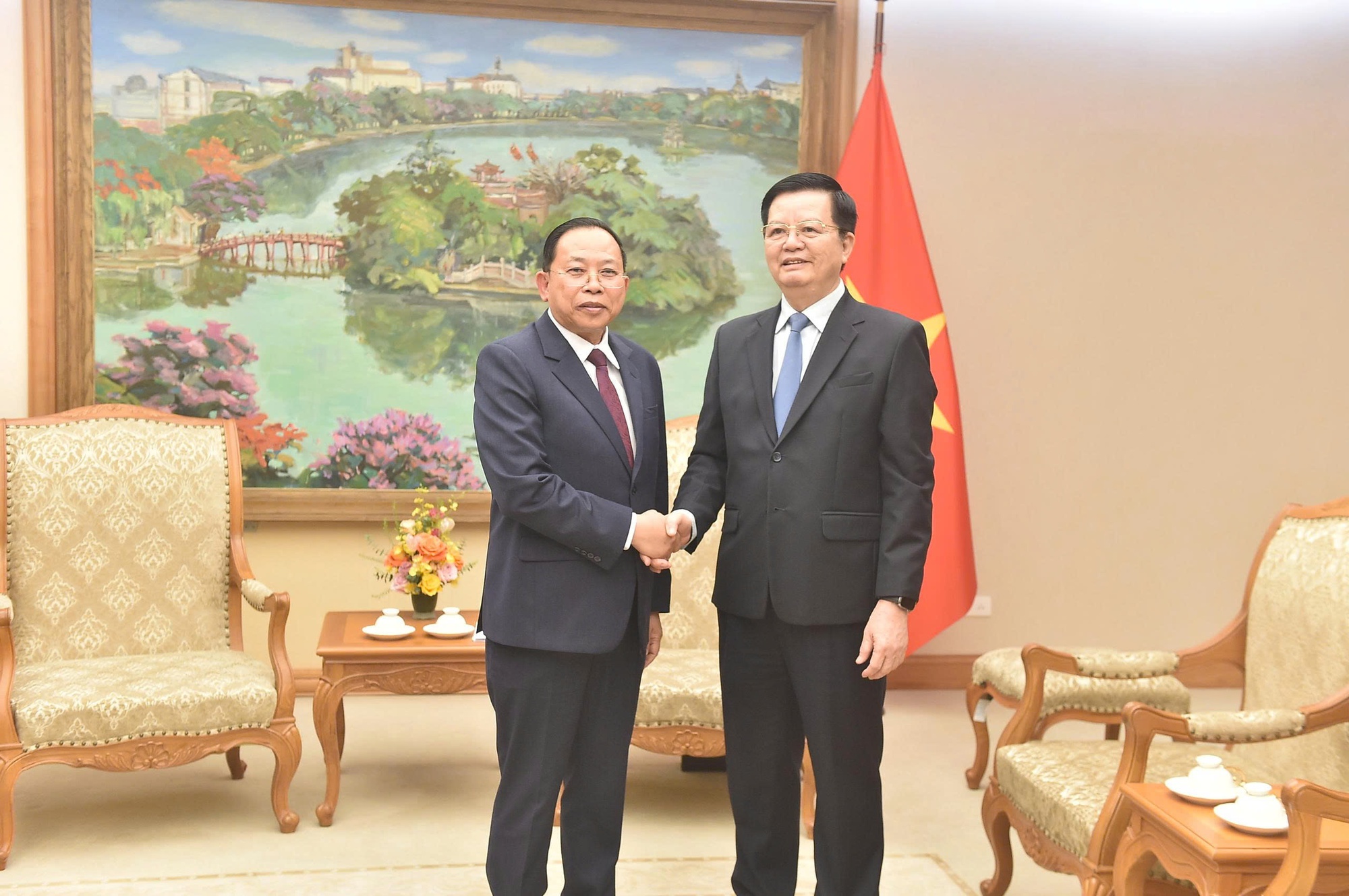 Phó Thủ tướng Mai Văn Chính tiếp xã giao Bộ trưởng Bộ Lễ nghi và Tôn giáo Campuchia- Ảnh 1. Phó Thủ tướng Mai Văn Chính tiếp xã giao Bộ trưởng Bộ Lễ nghi và Tôn giáo Campuchia- Ảnh 1.