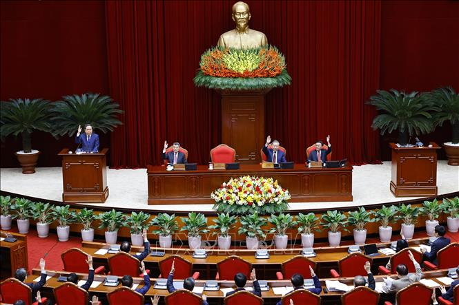 Thông cáo báo chí về ngày làm việc thứ ba và bế mạc Hội nghị Trung ương 2 khóa XIV- Ảnh 2.