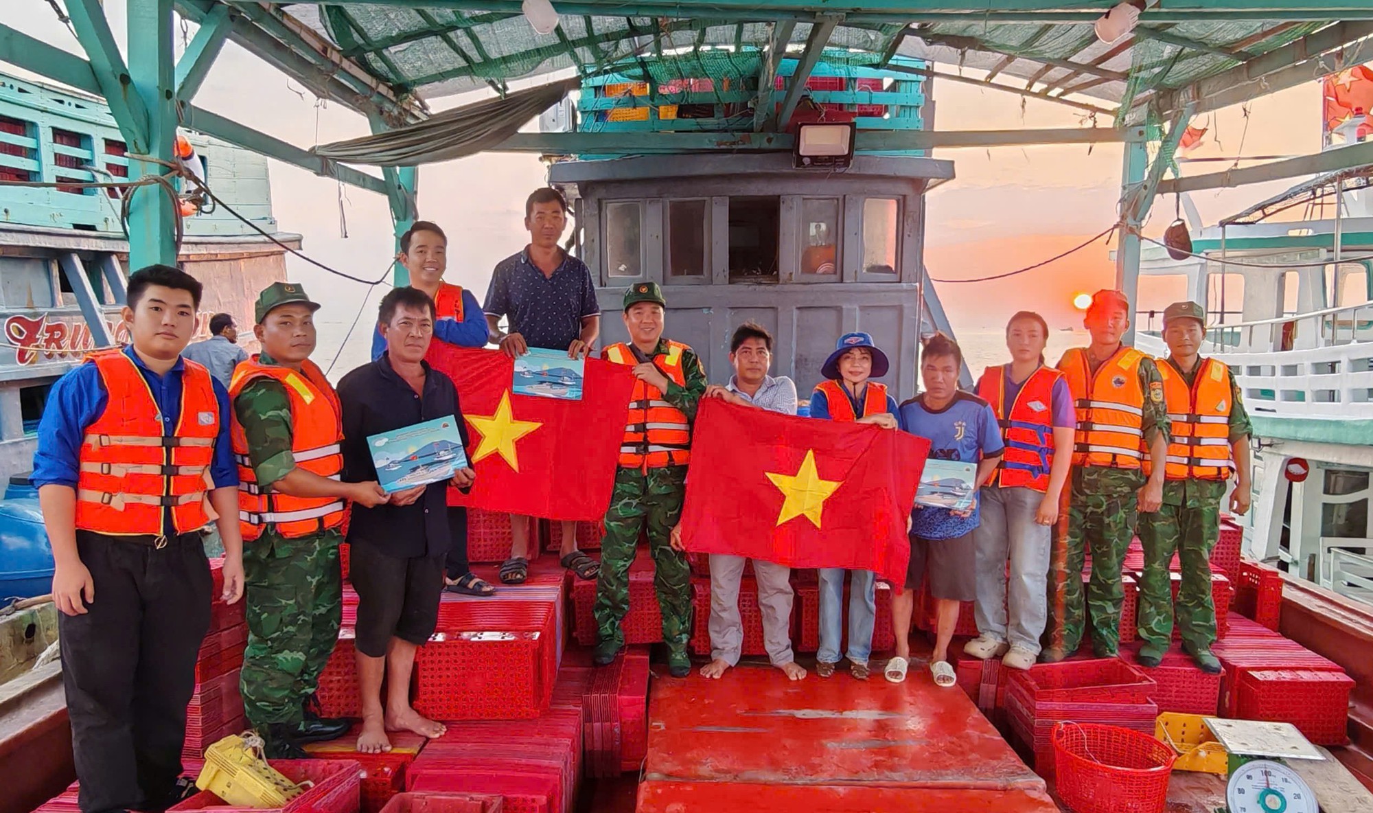 Giữ bình yên nơi đầu sóng: Bản lĩnh người lính quân hàm xanh trên quần đảo Nam Du- Ảnh 1. Giữ bình yên nơi đầu sóng: Bản lĩnh người lính quân hàm xanh trên quần đảo Nam Du- Ảnh 1.
