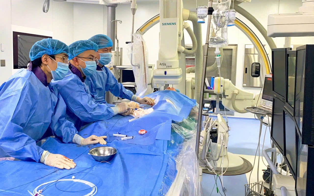 Xử trí thành công ca tim bẩm sinh phức tạp bằng kỹ thuật ít xâm lấn