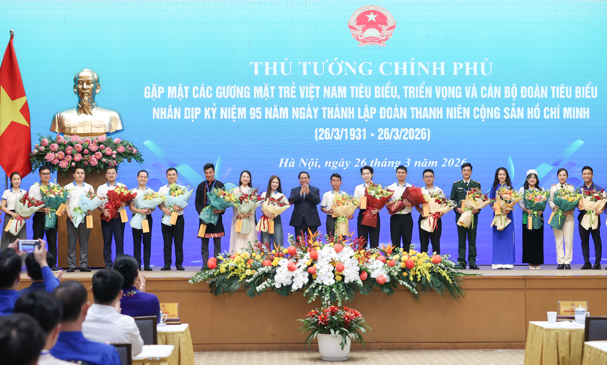 Thủ tướng Phạm Minh Chính: Đoàn viên, thanh niên hăng hái đi đầu thực hiện '6 tiên phong'- Ảnh 9. Thủ tướng Phạm Minh Chính: Đoàn viên, thanh niên hăng hái đi đầu thực hiện '6 tiên phong'- Ảnh 9.